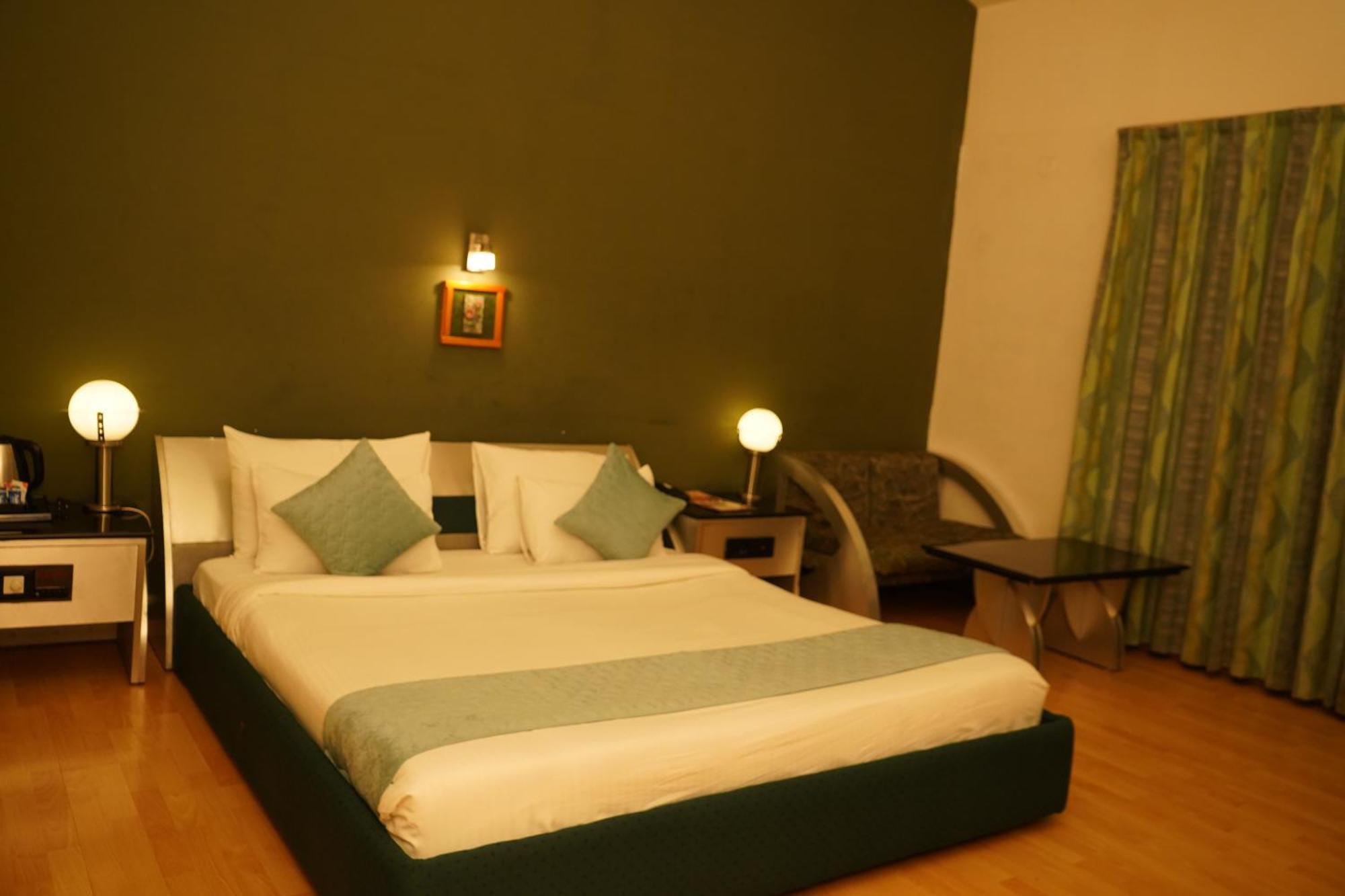 Orchid Rooms (15% off on session of couple's Spa + Complimentary Welcome Drink on arrival + 15% off on session of Massage + 15% off on Jungle Safari + Free Breakfast)