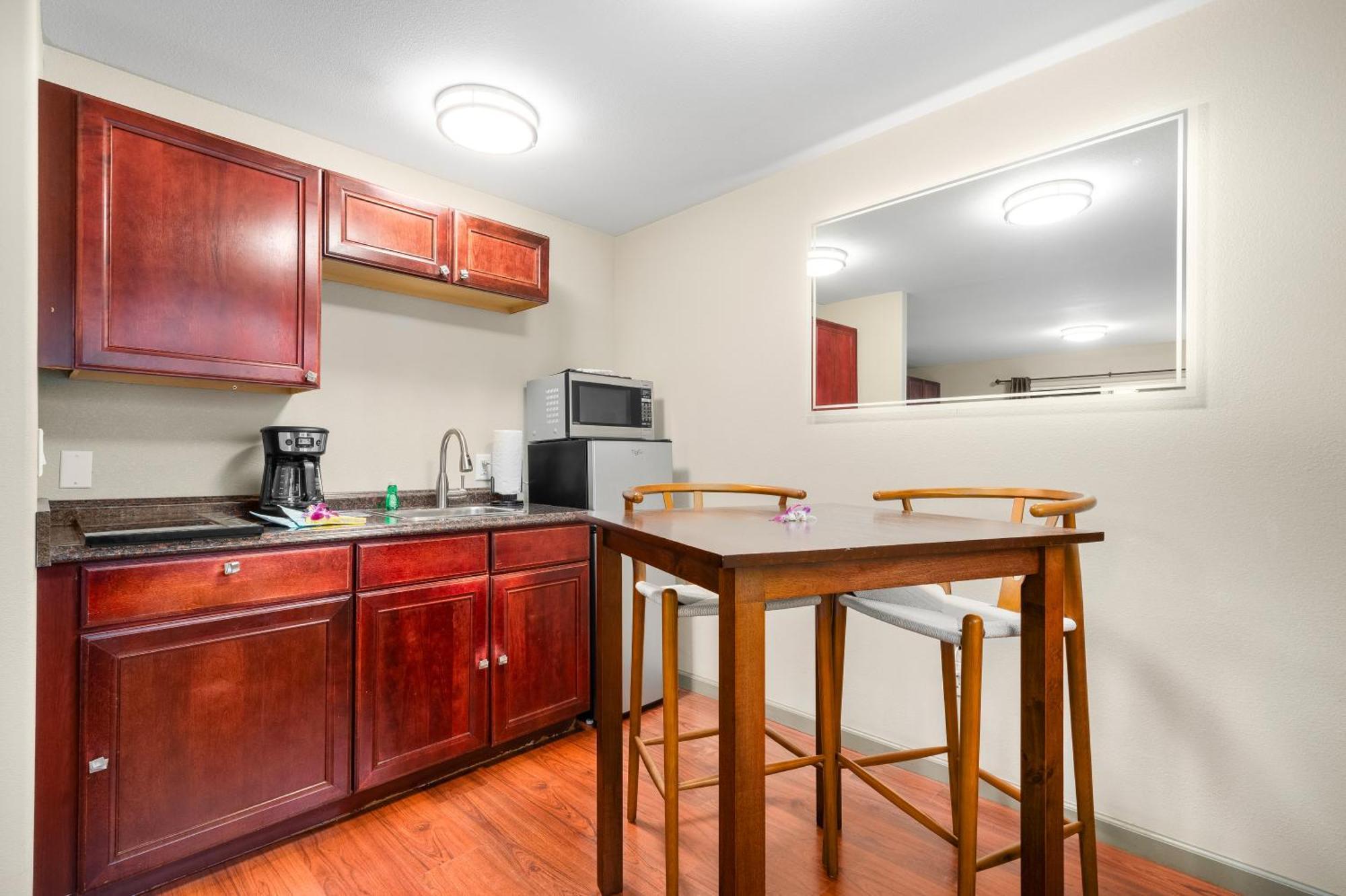 One-Bedroom Suite with Bay View