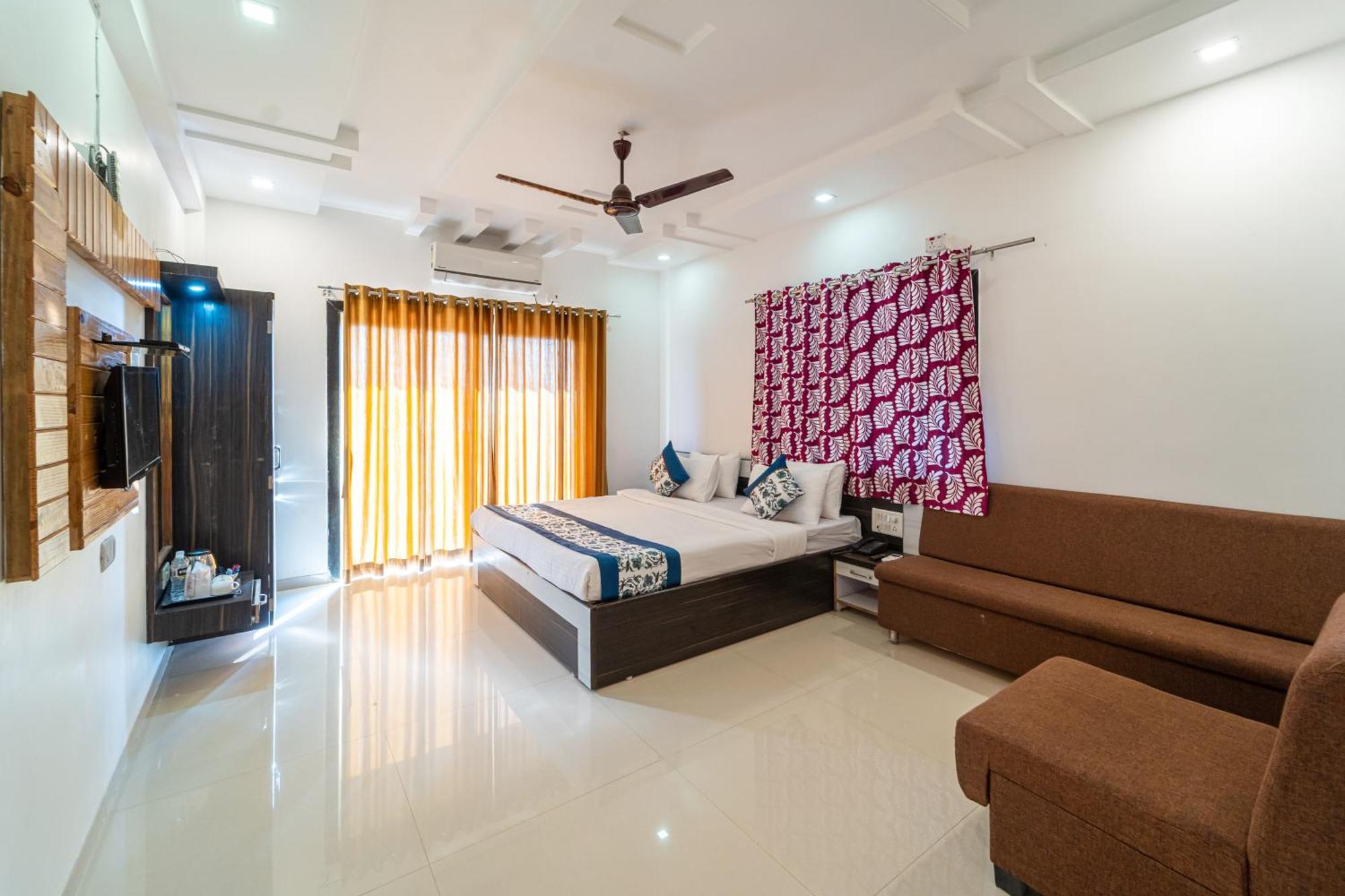 Deluxe Room With Garden View and Balcony (Ground Floor)