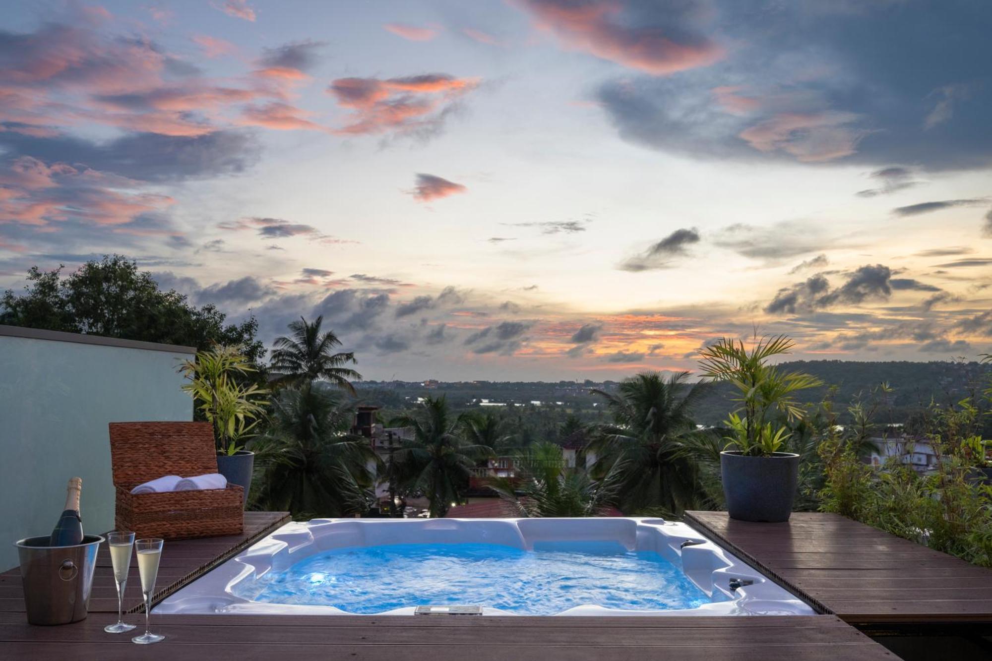 Club Room with Balcony, bathtub and private jacuzzi,1739998987:JPEG