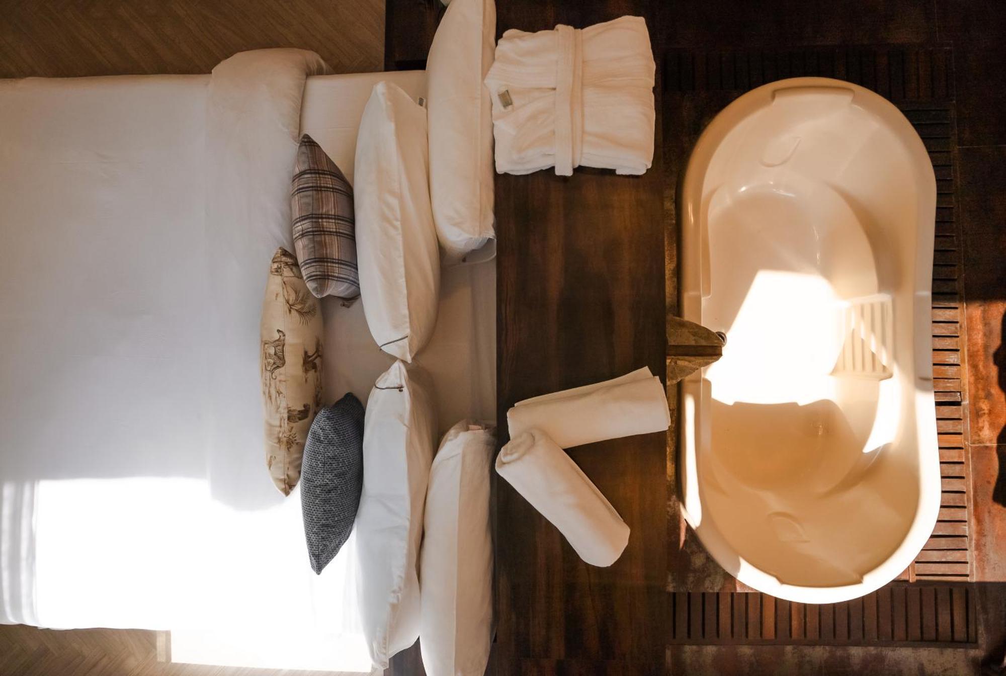 Presidential Suite Bath Tub