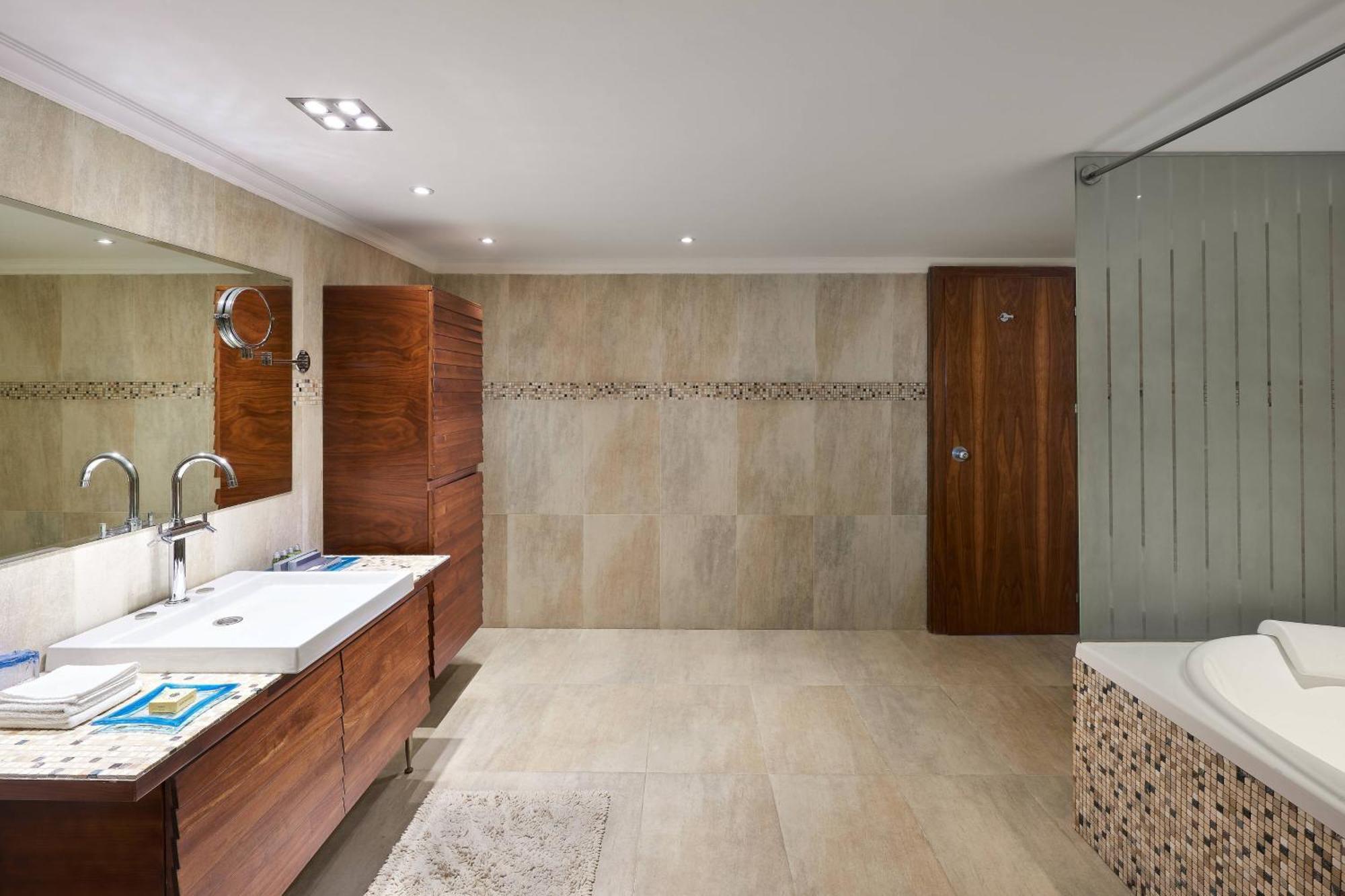 One-Bedroom Apollo King Suite Balcony Sea View
