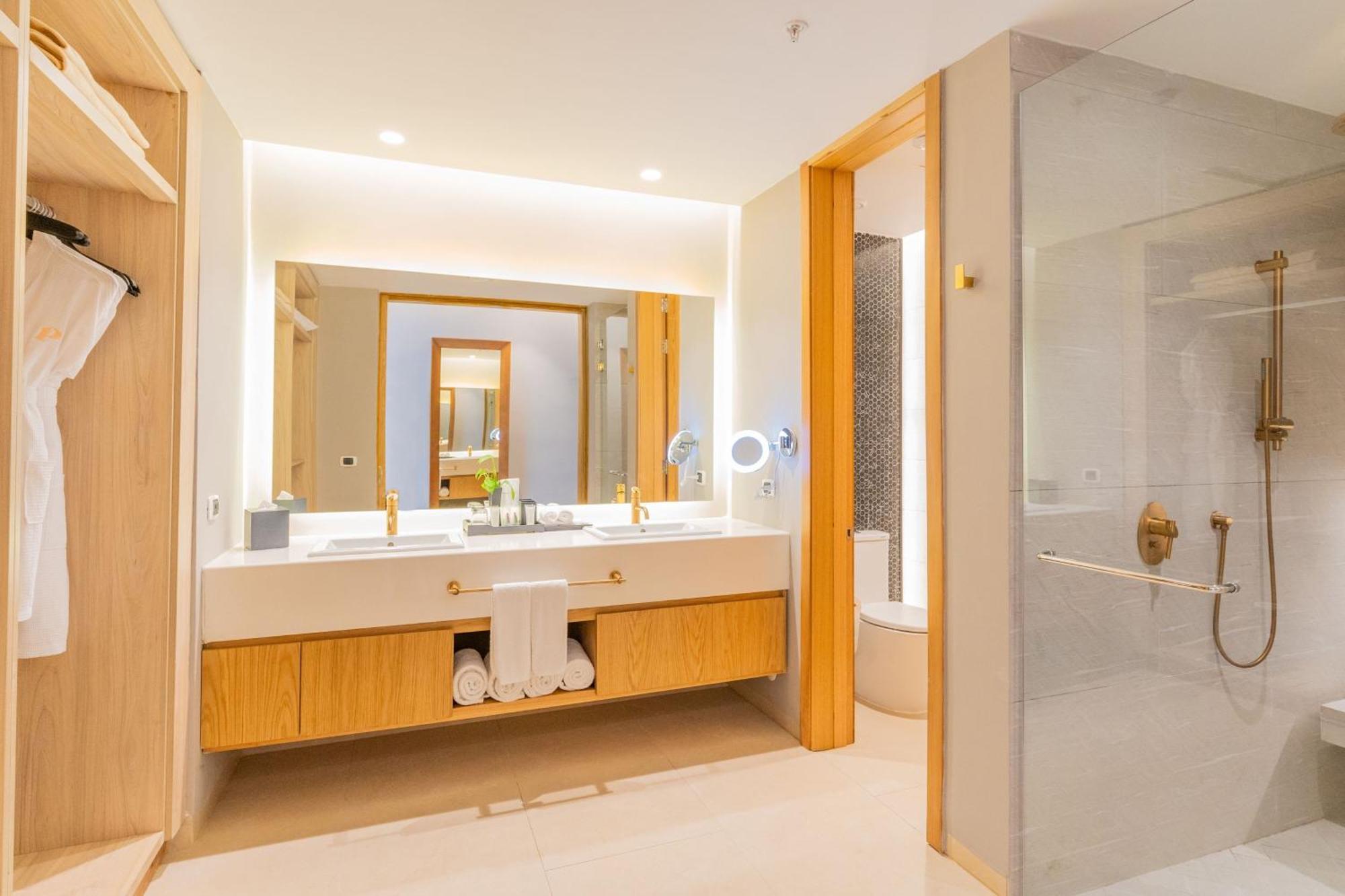 Habitación Grand Estándar con cama extragrande y vistas al jardín