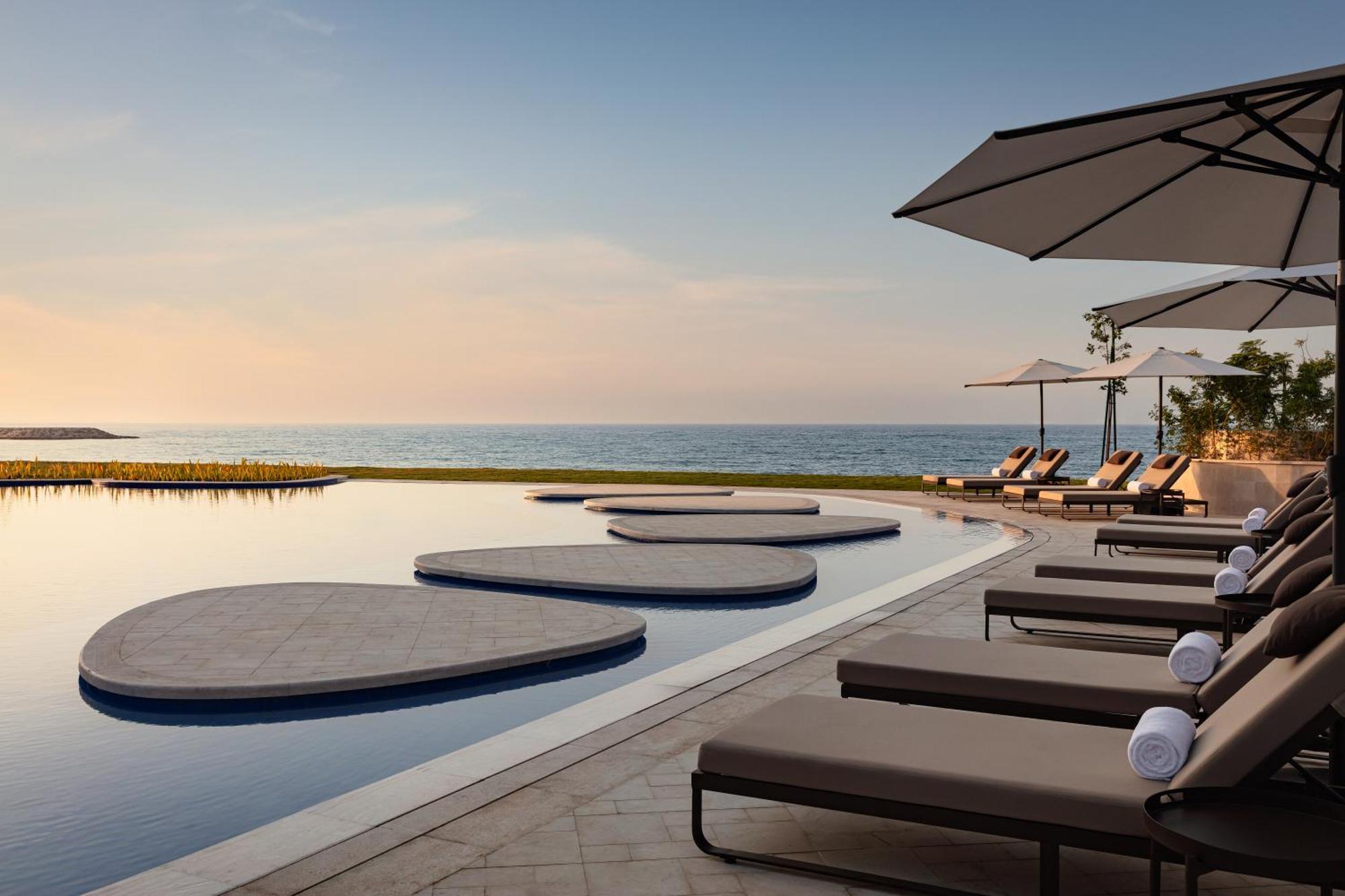 Deluxe King Room with Balcony and Sea View,1635914227:JPEG