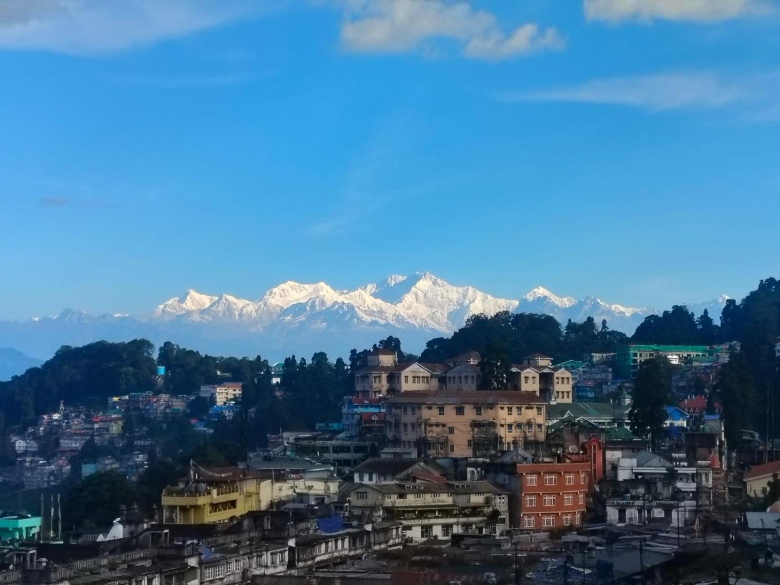 Double or Twin Room with Mountain View