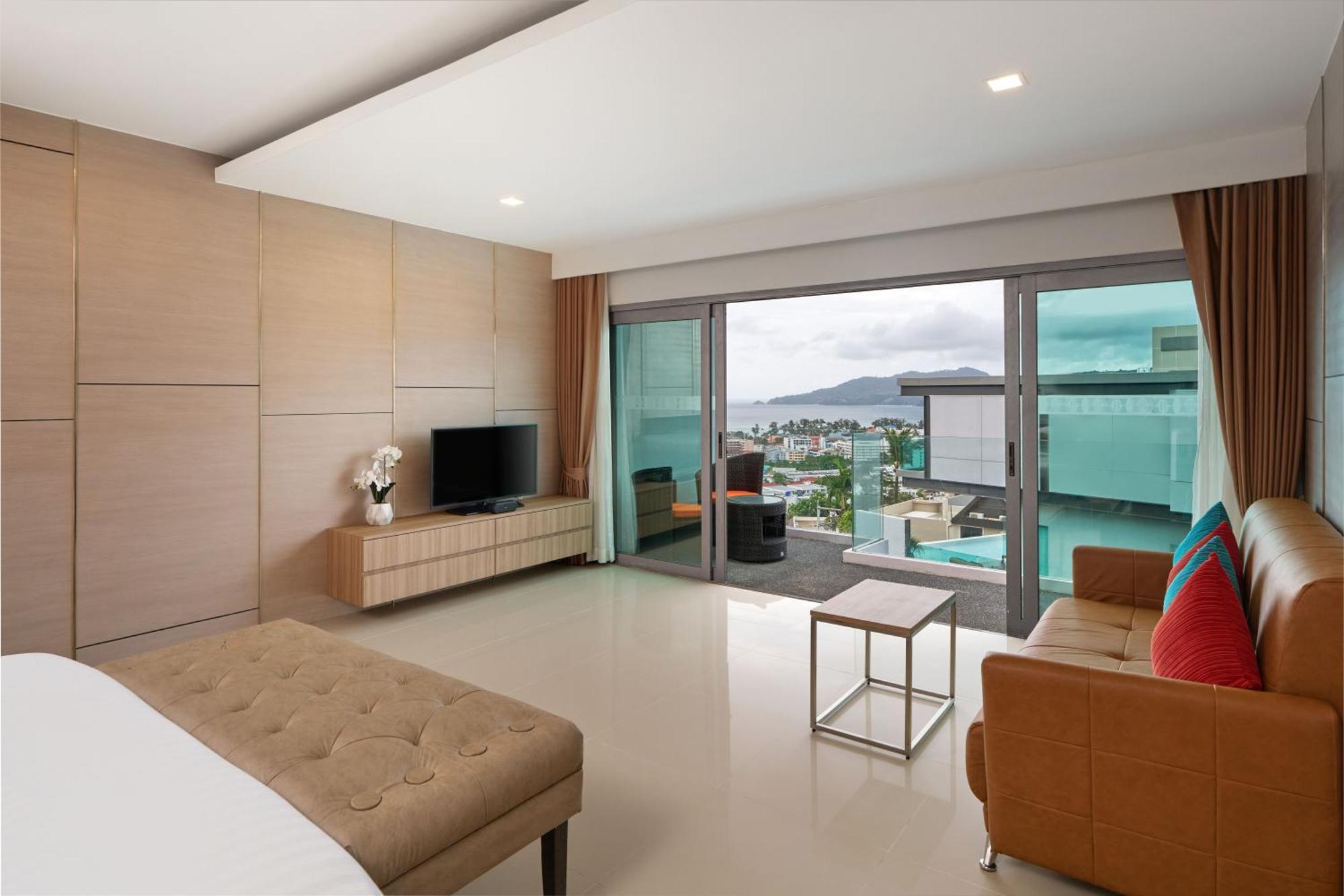 Premier Suite,1547970445:JPEG