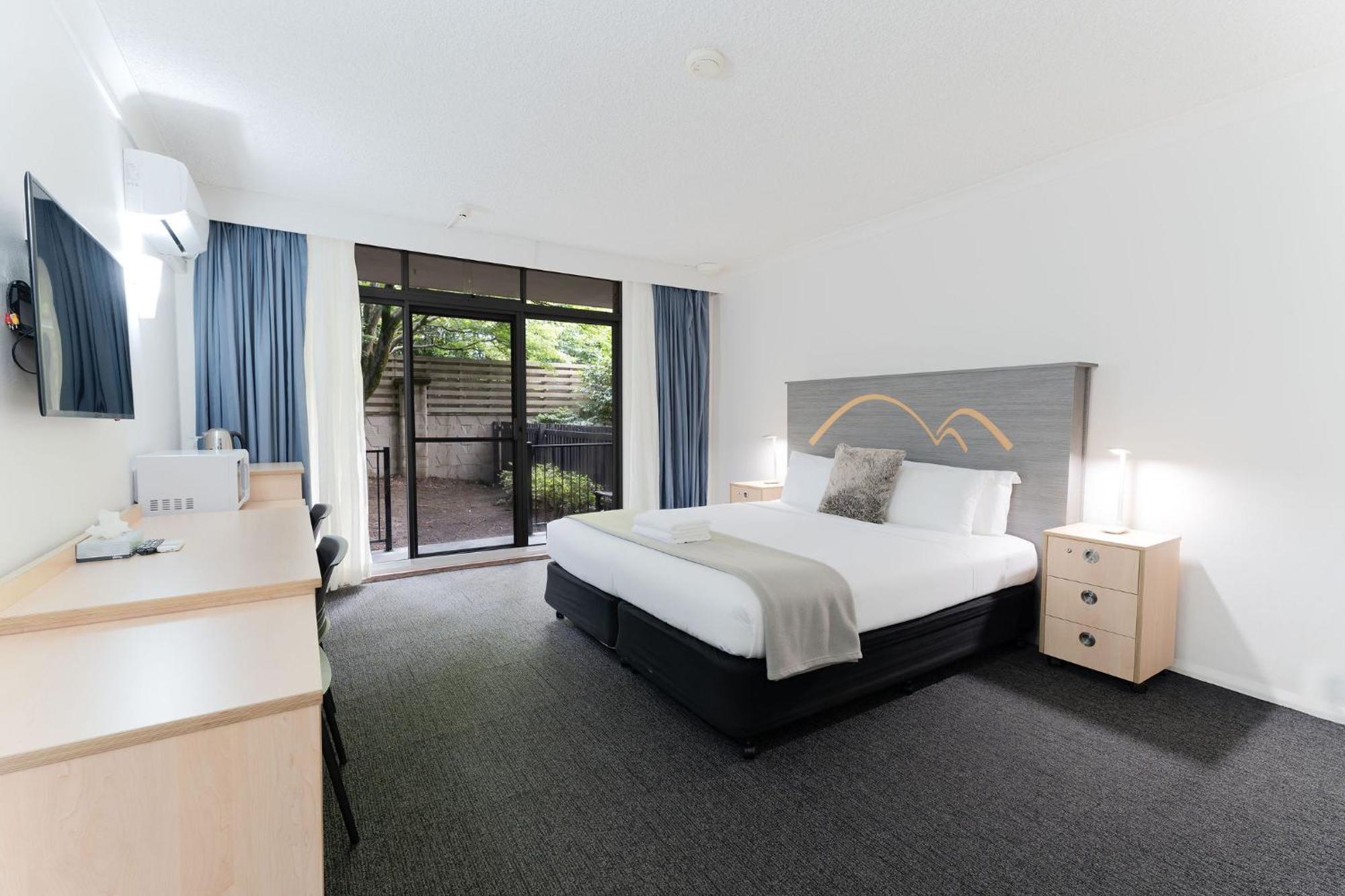 Courtyard Room