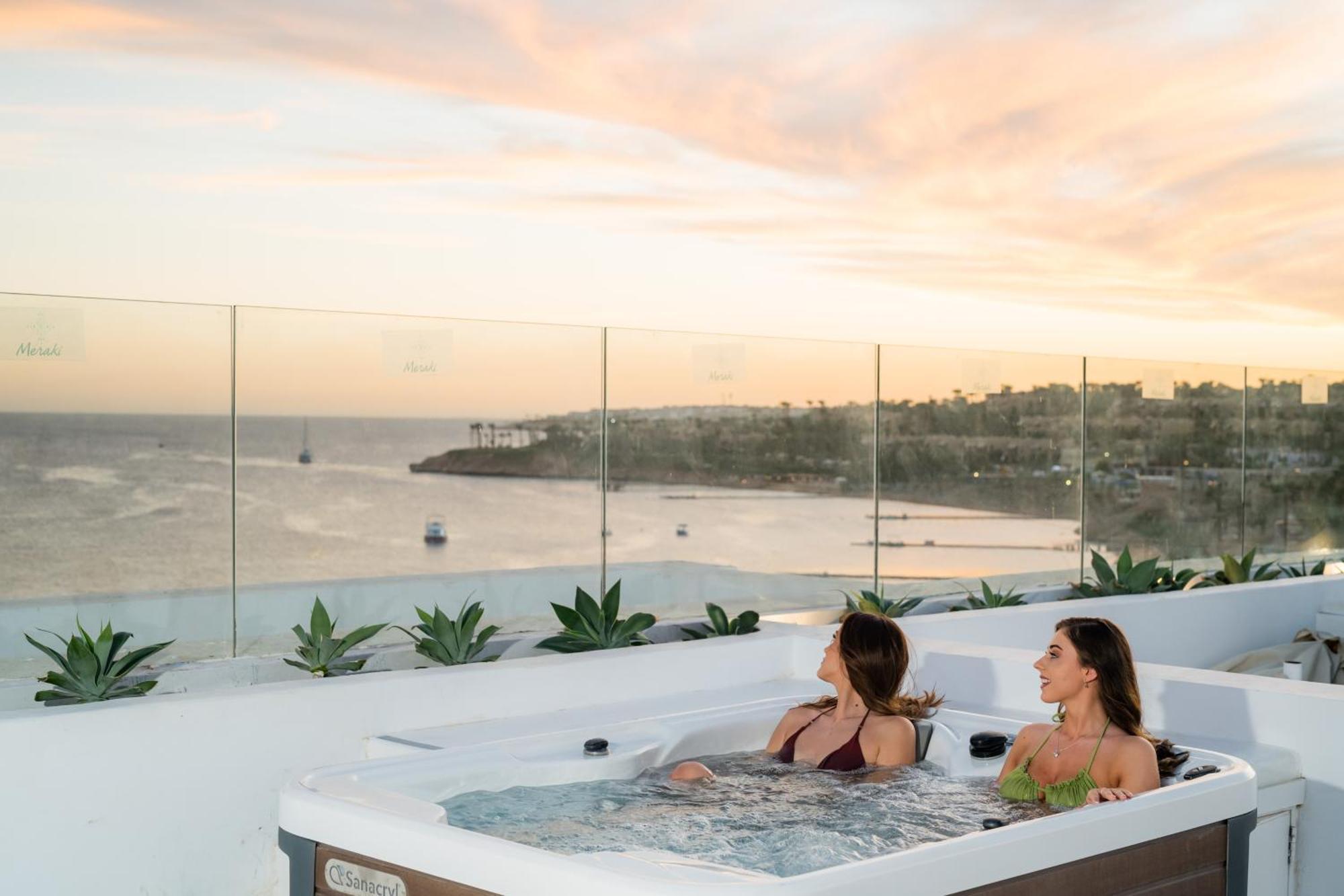 The Party Never Ends Jacuzzi Suite,1636840022:JPEG