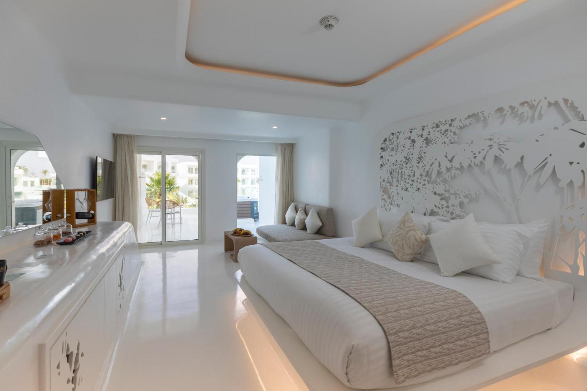 Gypster Jacuzzi Room,1636840413:JPEG