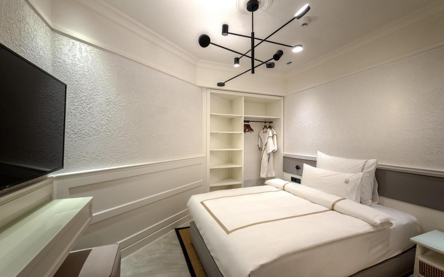 Pool Suite