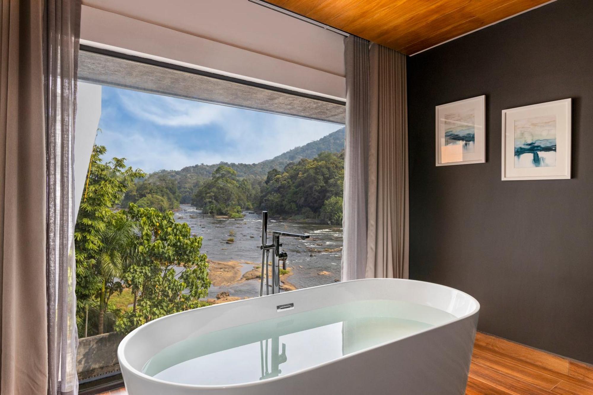 River View Presidential Suite With Balcony