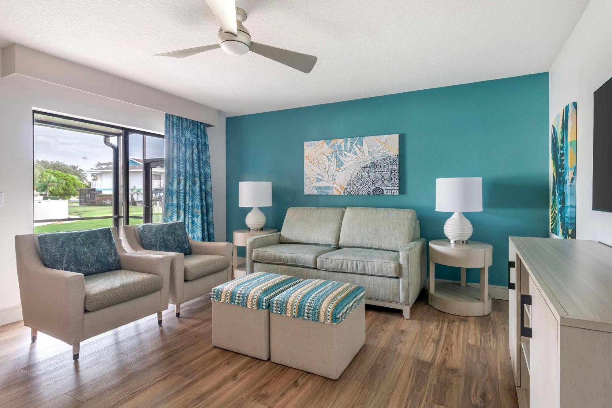 Two-Bedroom Townhouse One King Bed Two Twin Beds or One Queen Bed,1641010267:JPEG