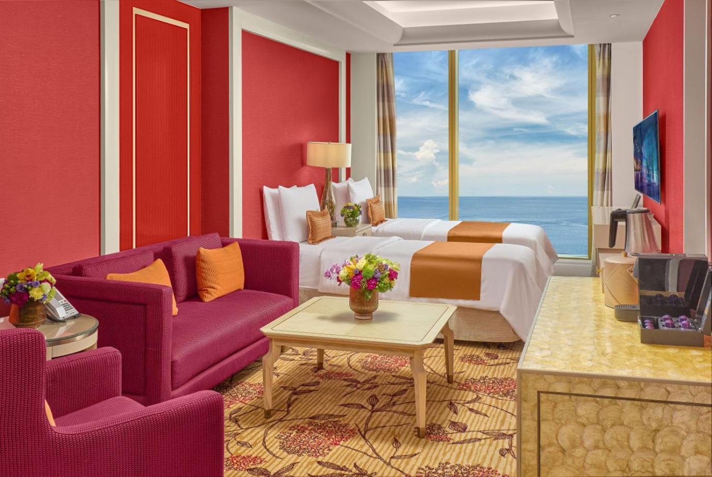 Deluxe Family Room