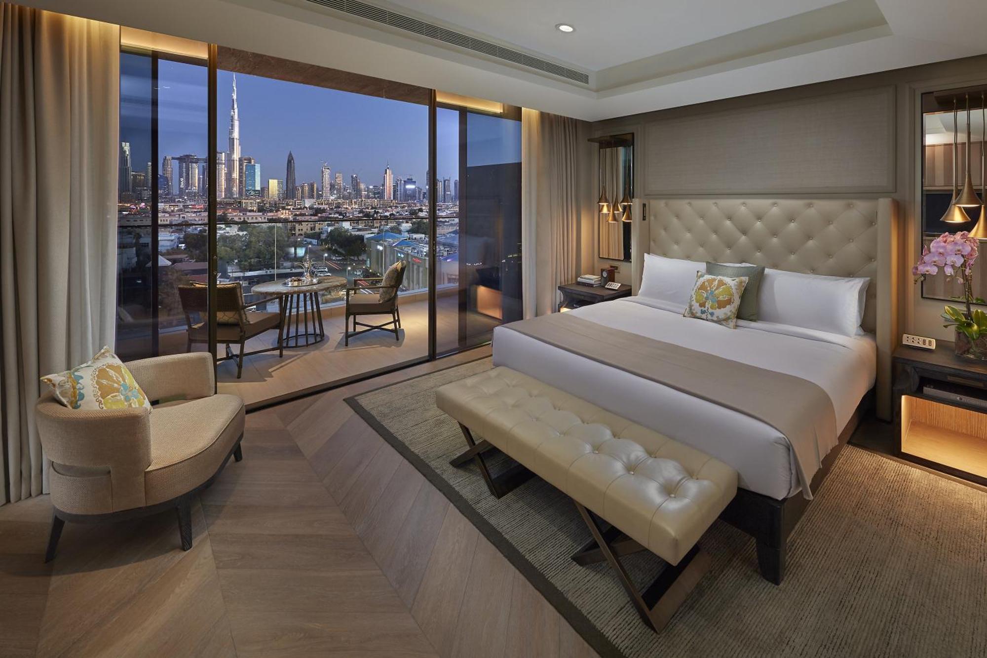 Club Deluxe Skyline View Double Room Club Lounge Access including Daily & Afternoon Tea Evening Drinks & Canapes,1641772657:JPEG