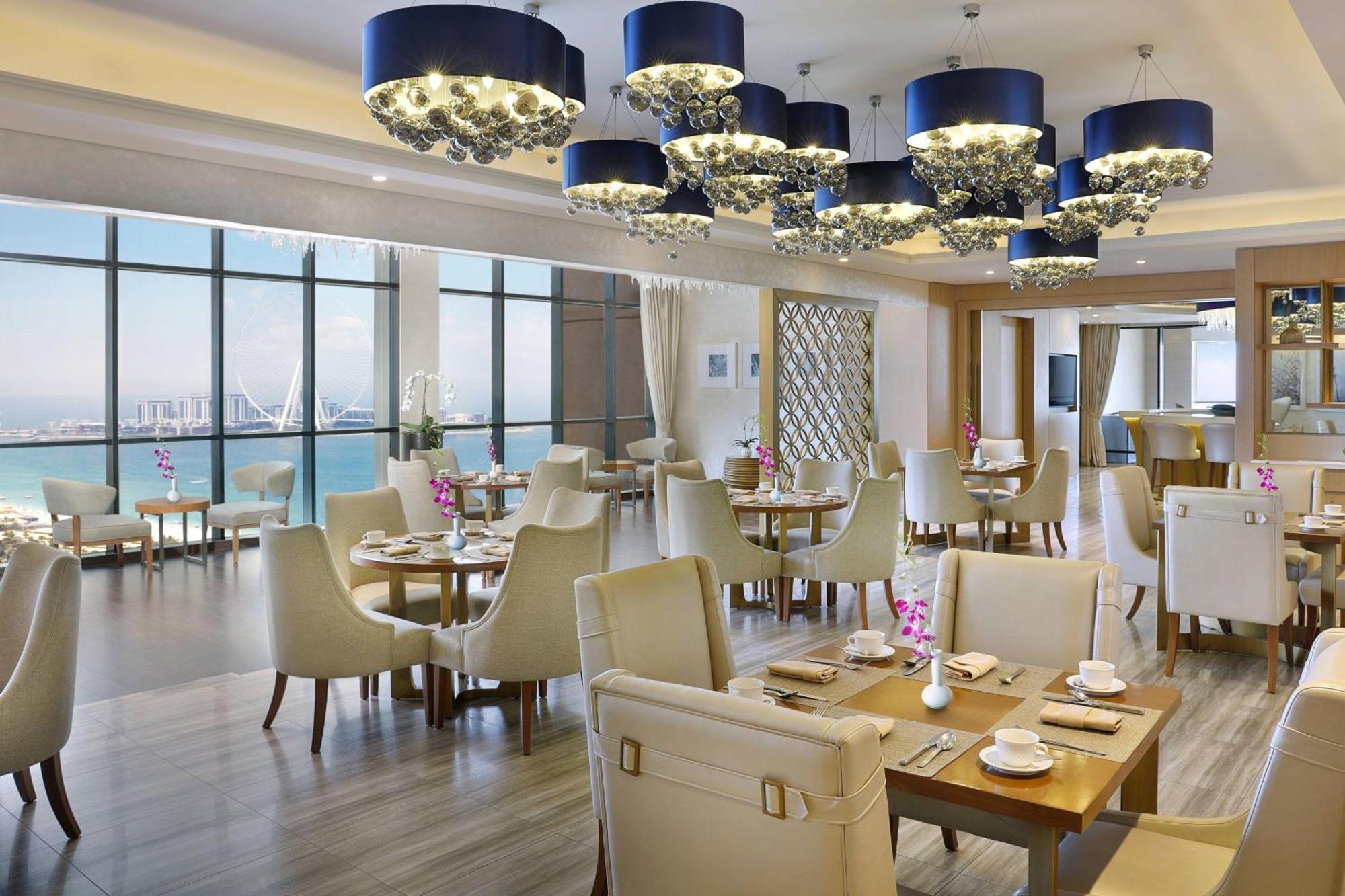 Club Oceanfront Room2 Twin or Single Beds Complimentary Access to Executive Lounge Access Afternoon Tea Happy Hour