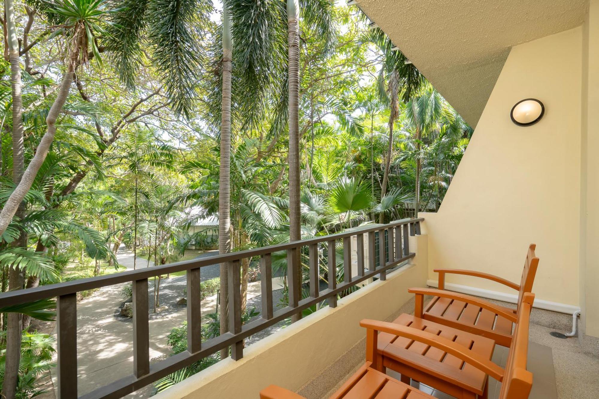 Suite with Garden View