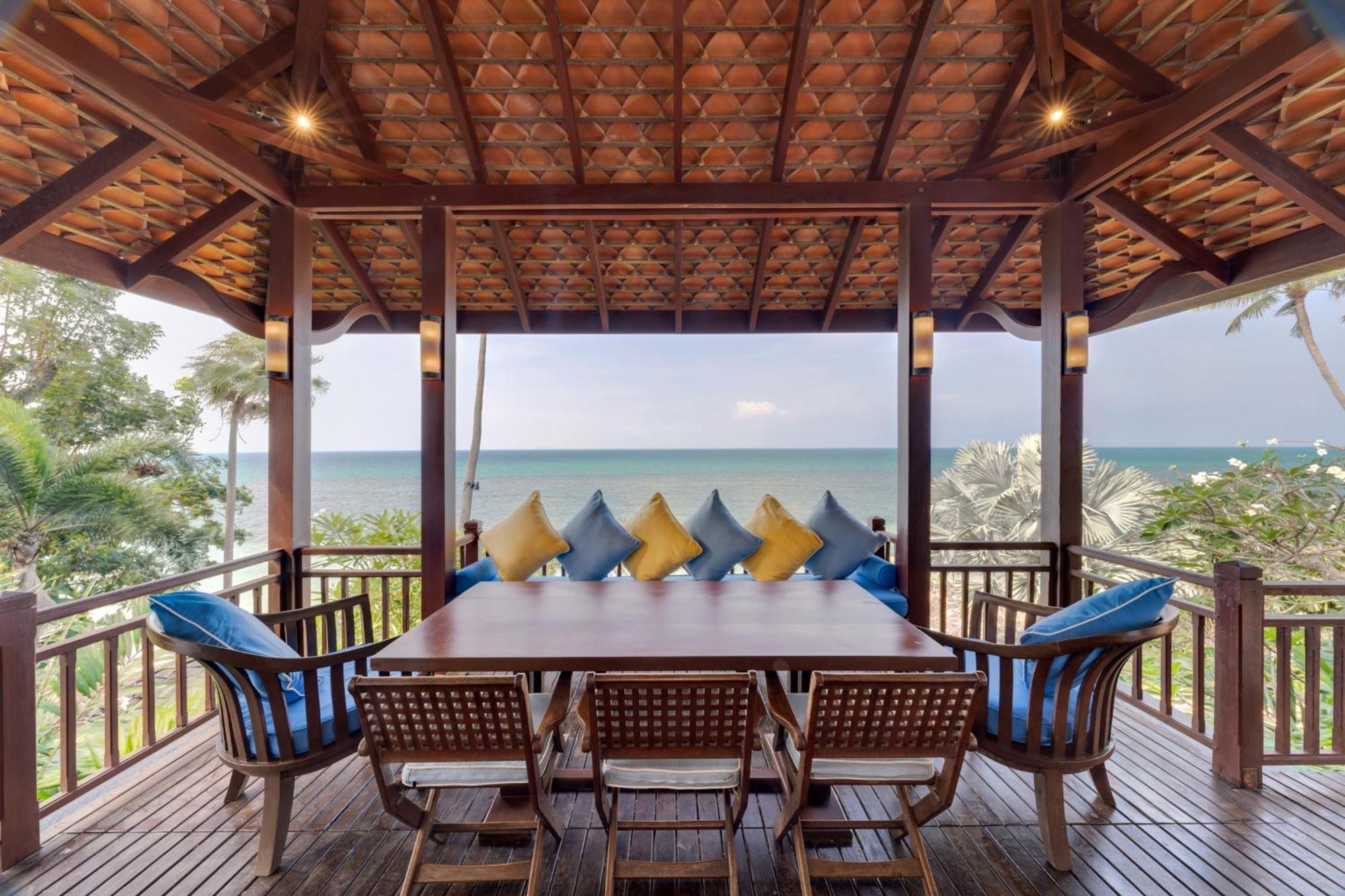 Three Bedroom Oceanfront Pool Residence