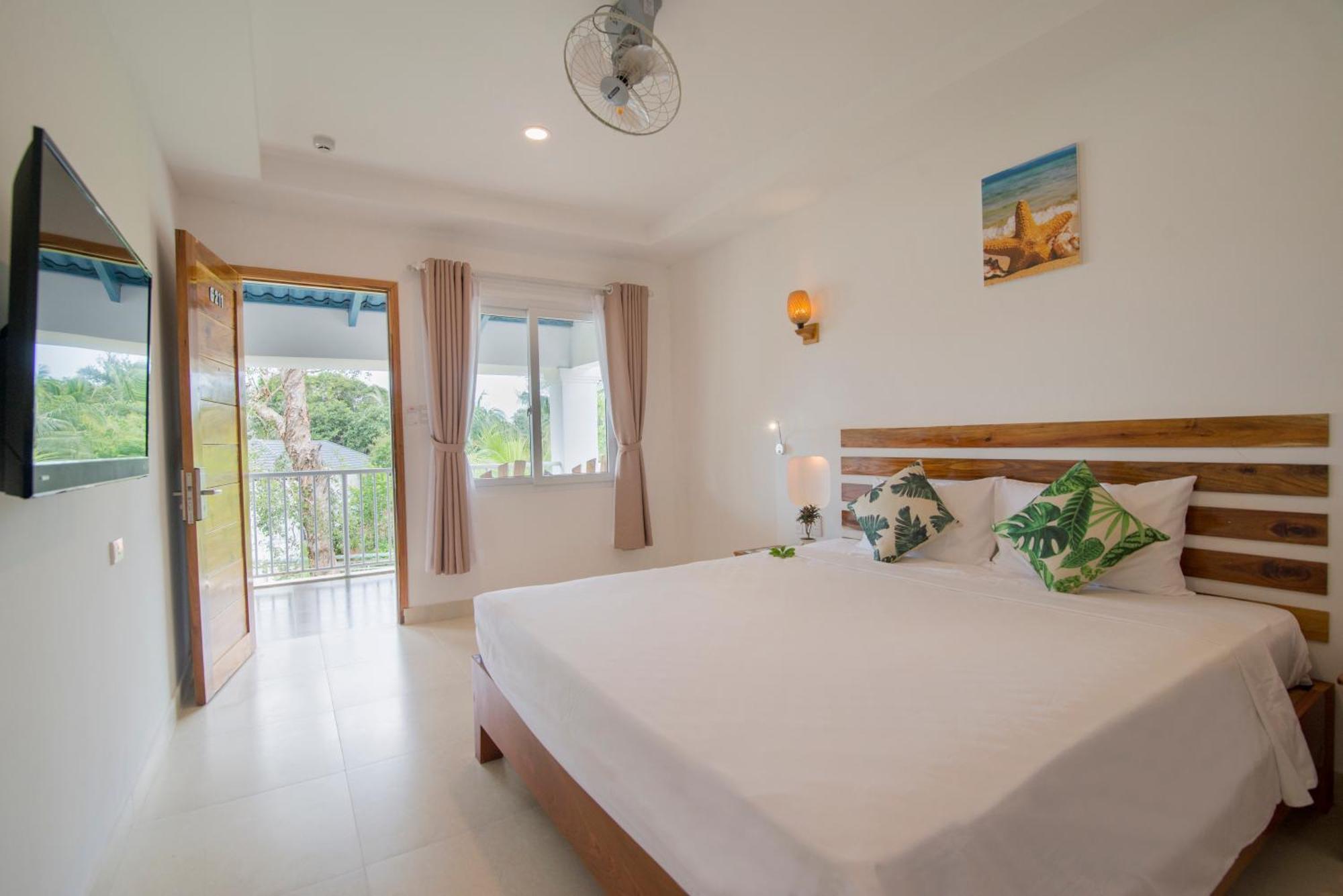 Standard Queen Room with Garden View