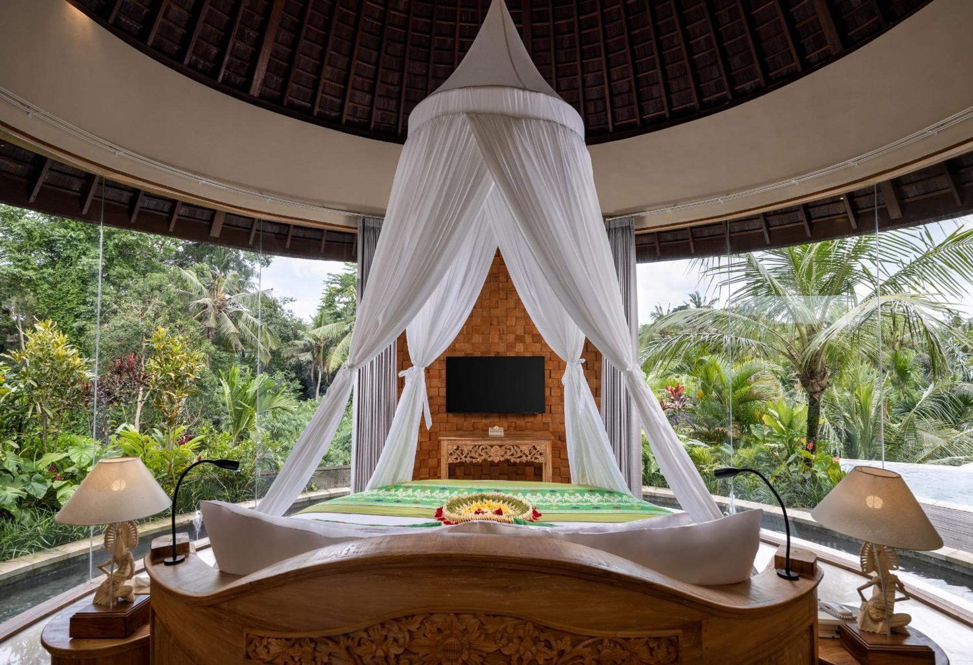 Luxury Royal Private Pool Villa Jacuzzi