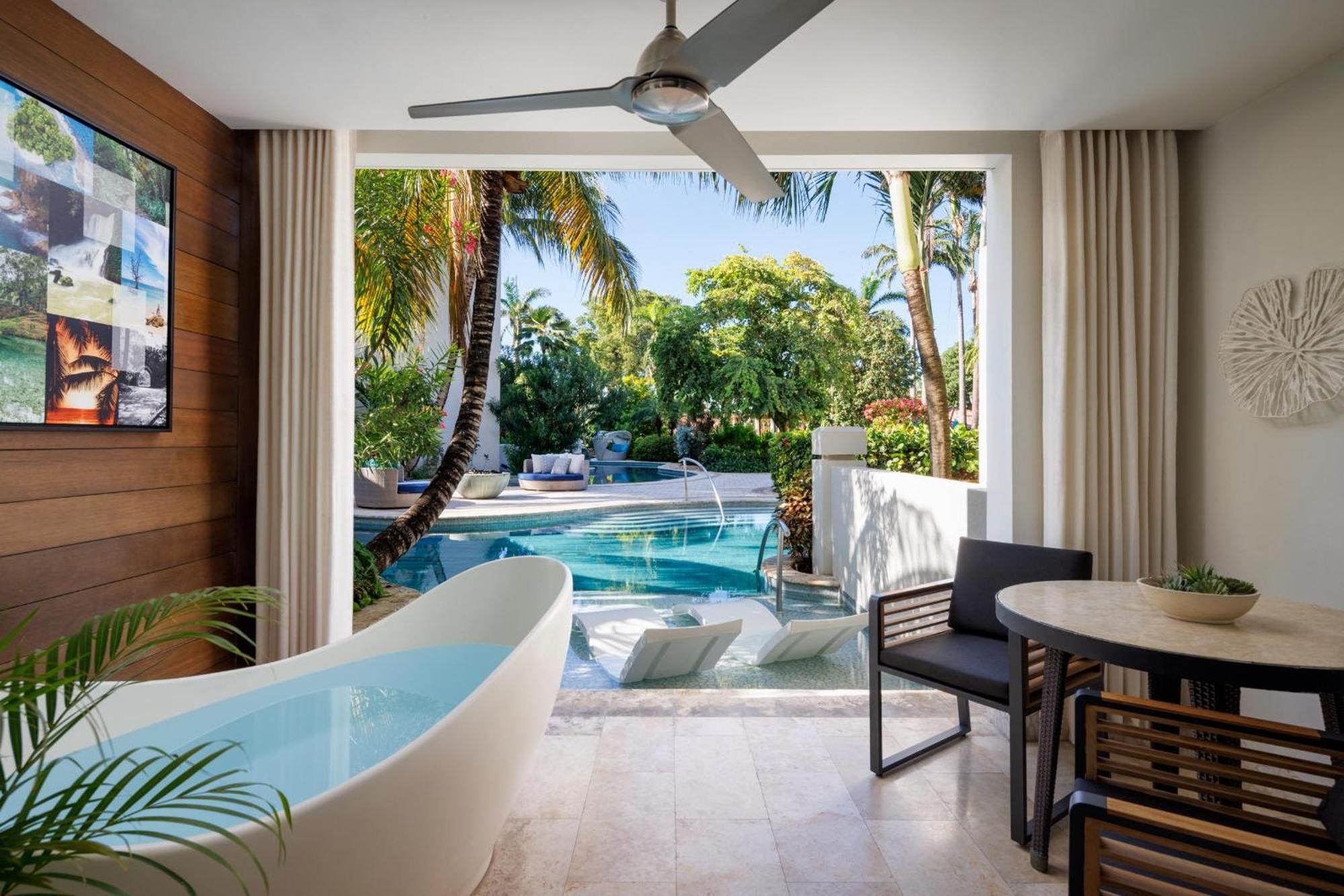Crystal Lagoon Swim-Up One Bedroom Butler Suite Patio Tranquility Soaking Tub,1645691098:JPEG