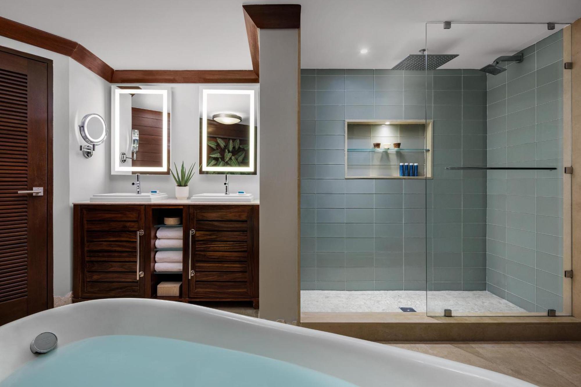 Beachfront One-Bedroom Butler Suite Balcony Tranquility Soaking Tub,1645691107:JPEG