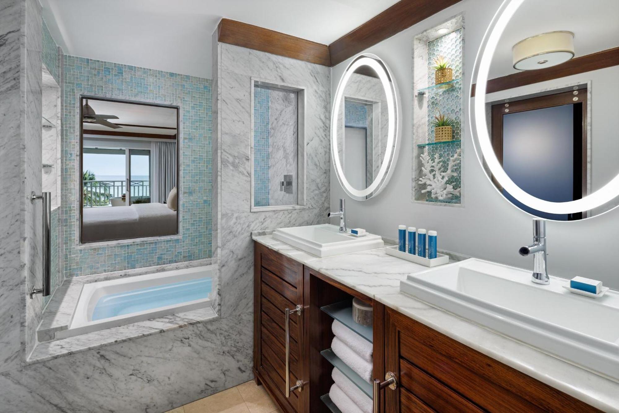 Beachfront Penthouse Club Level Suite Balcony Tranquility Soaking Tub,1645691105:JPEG