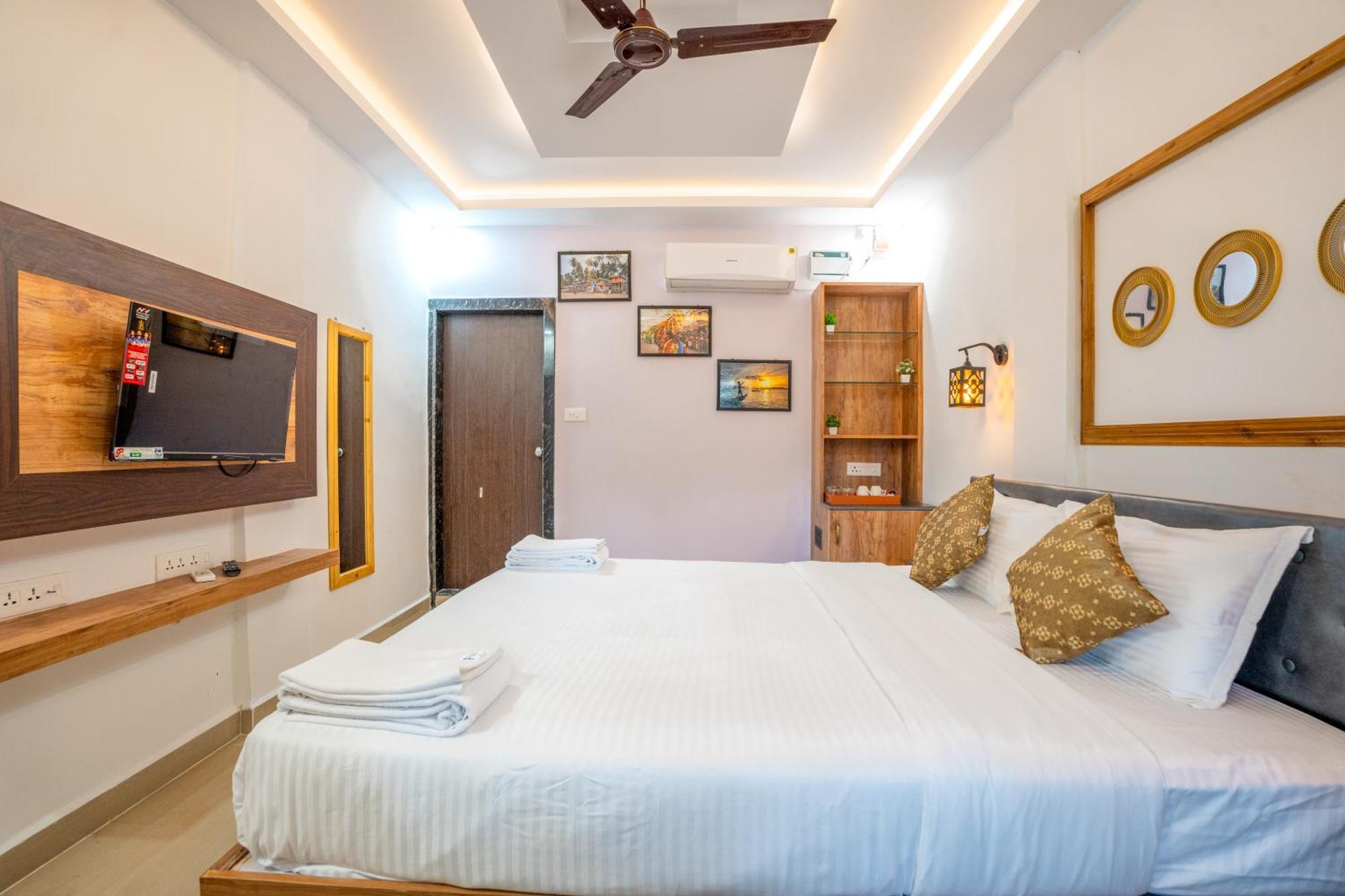 Double Room with Pool View