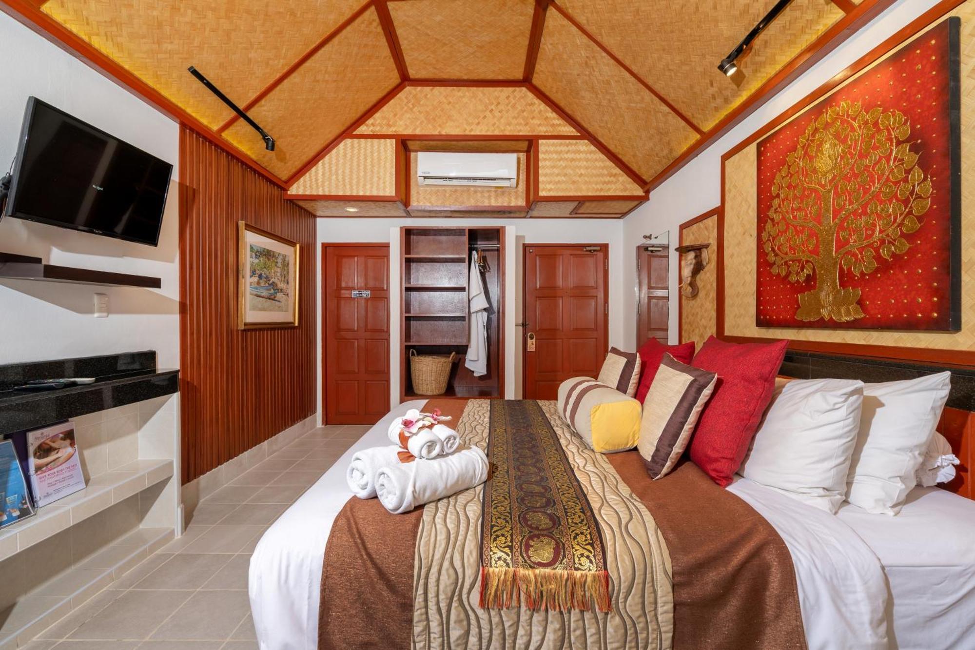 Suite with Hot Tub