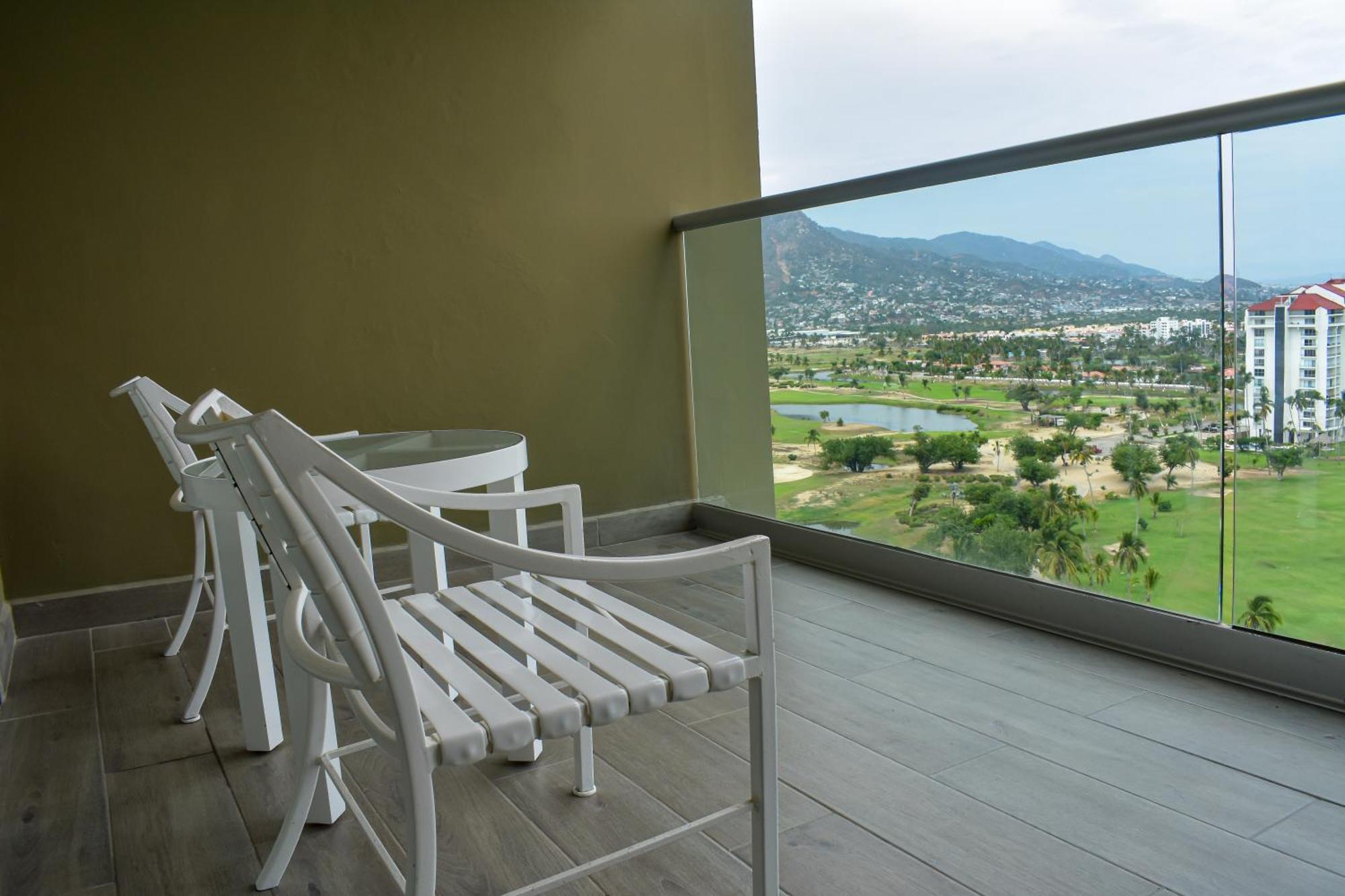 Deluxe Golf View King