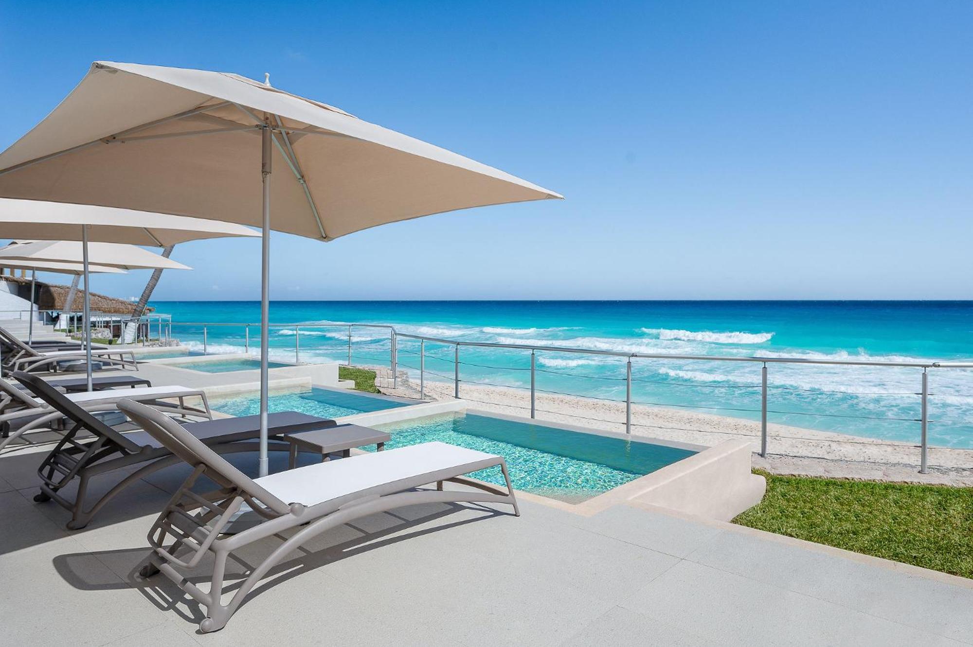 Beachfront Room plunge pool