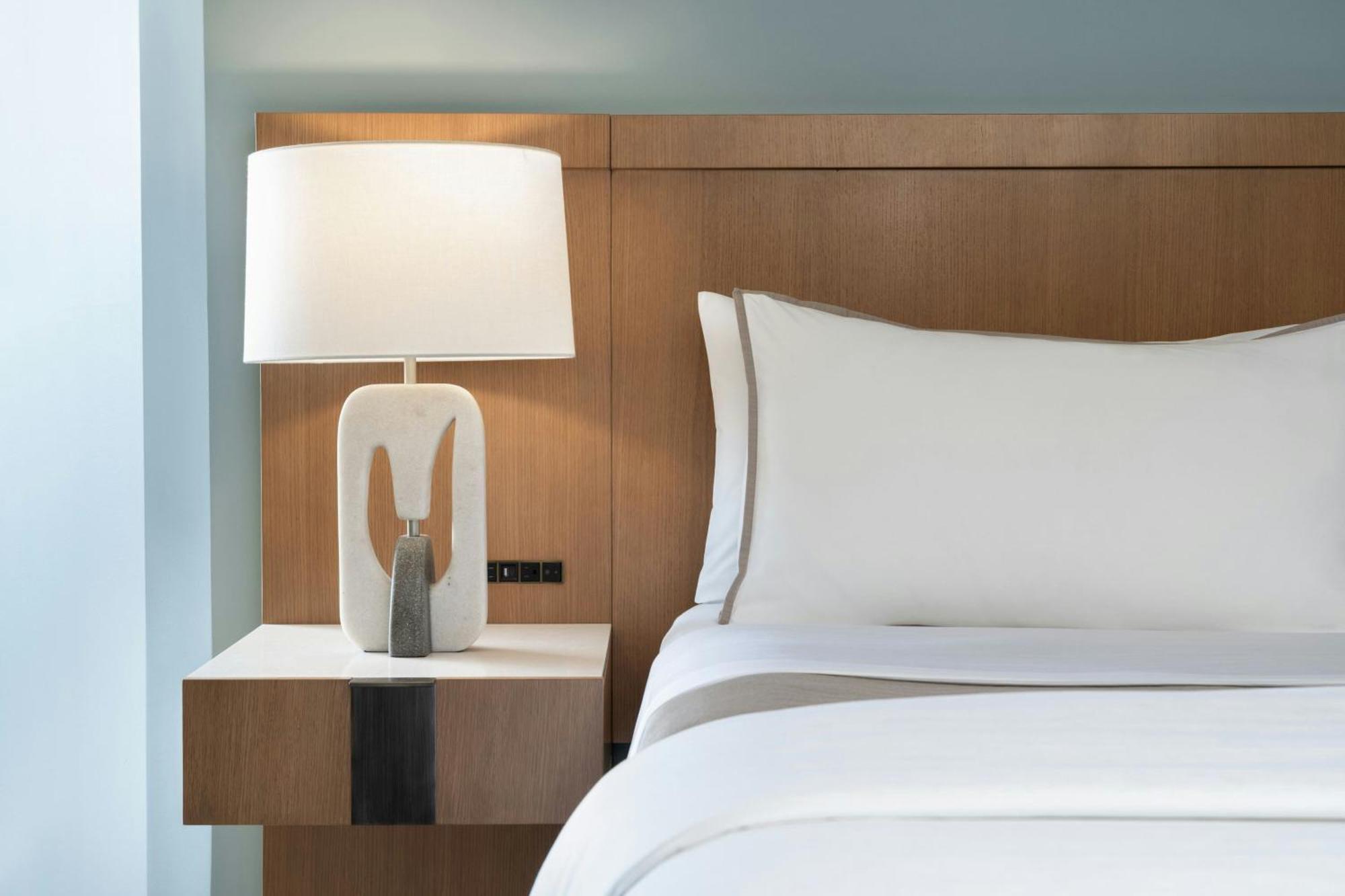 Newly Renovated Tower Premier Ocean View Larger Guest room 1 King,1654256292:JPEG