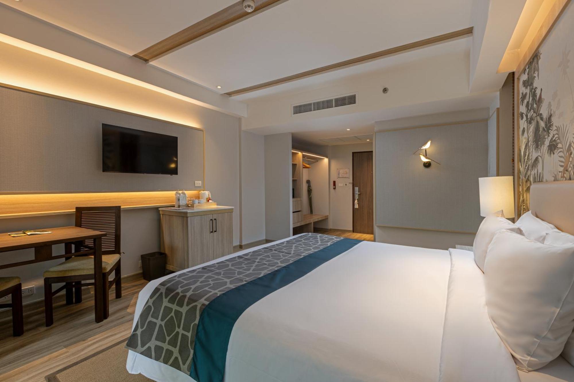 Garden Pool Access Room