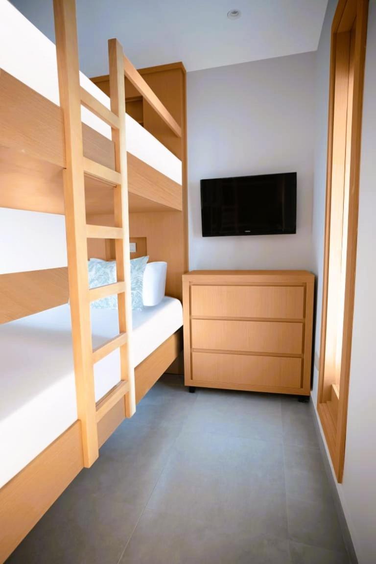 Family Bunk Bed Waterpark View,1656184840:JPEG