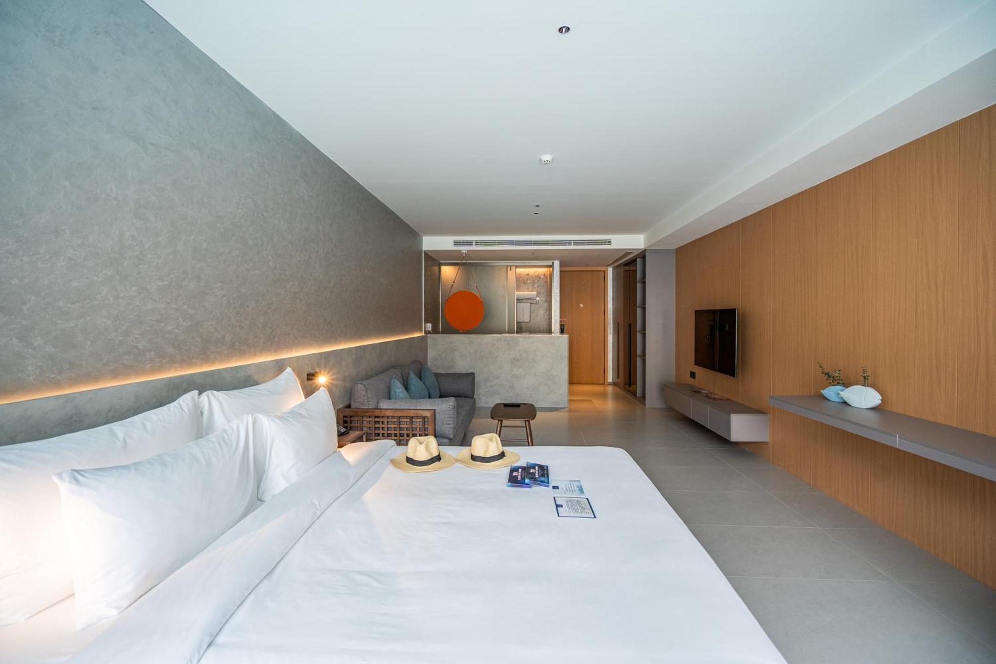 Deluxe Doppel-/Zweibettzimmer mit Poolblick