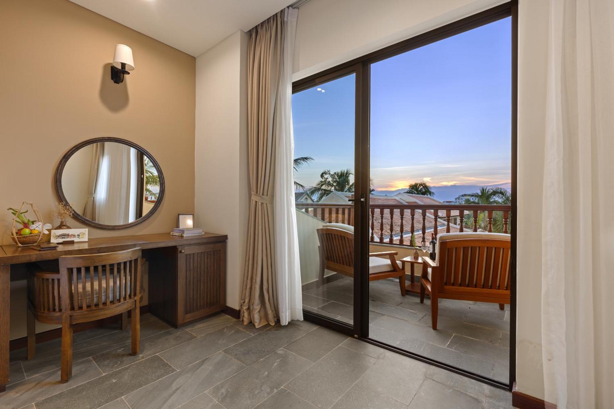 Two-bedroom Home Balcony,1661053473:JPEG