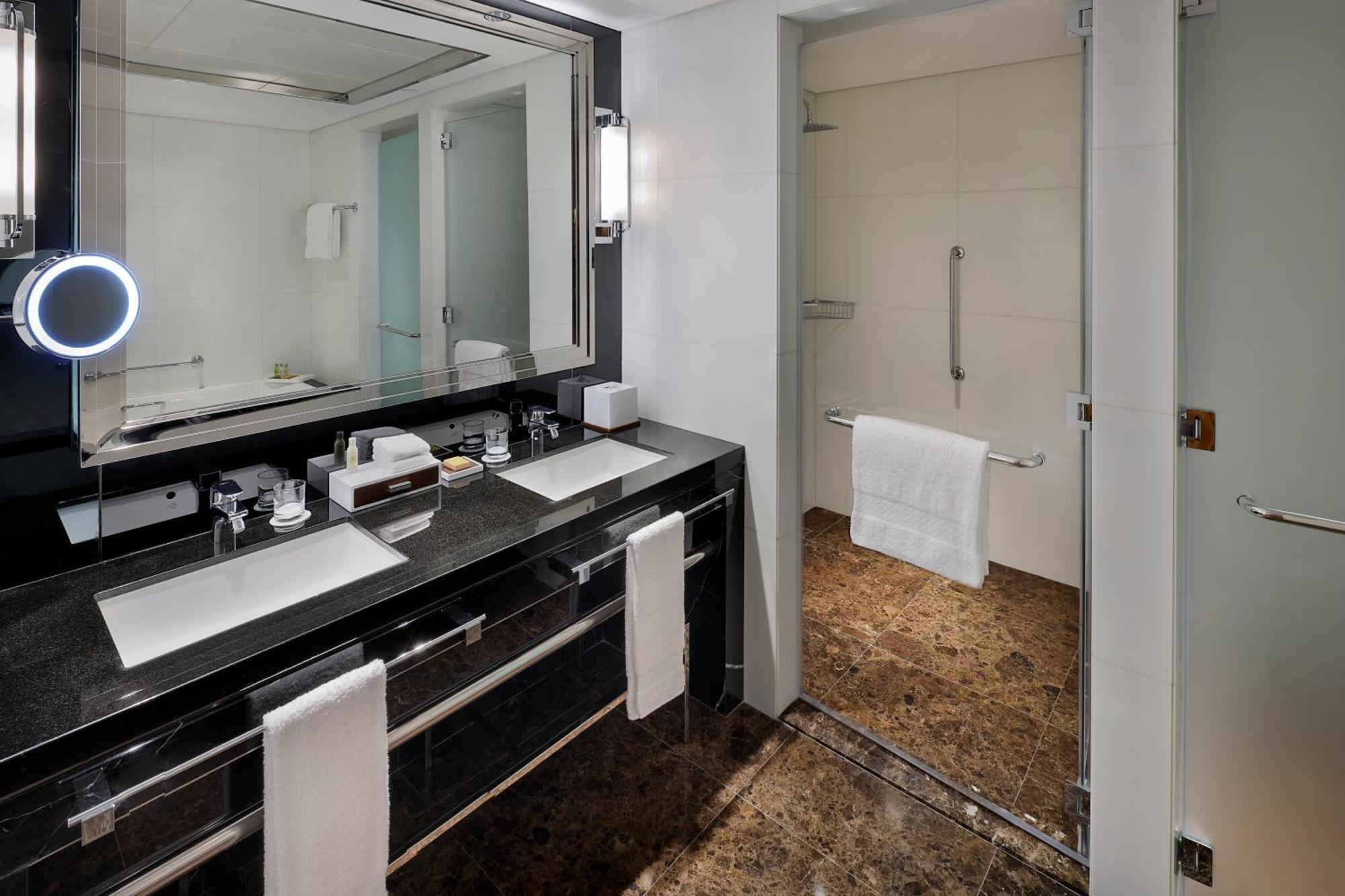 Two-Bedroom Suite Sea view Lounge Access
