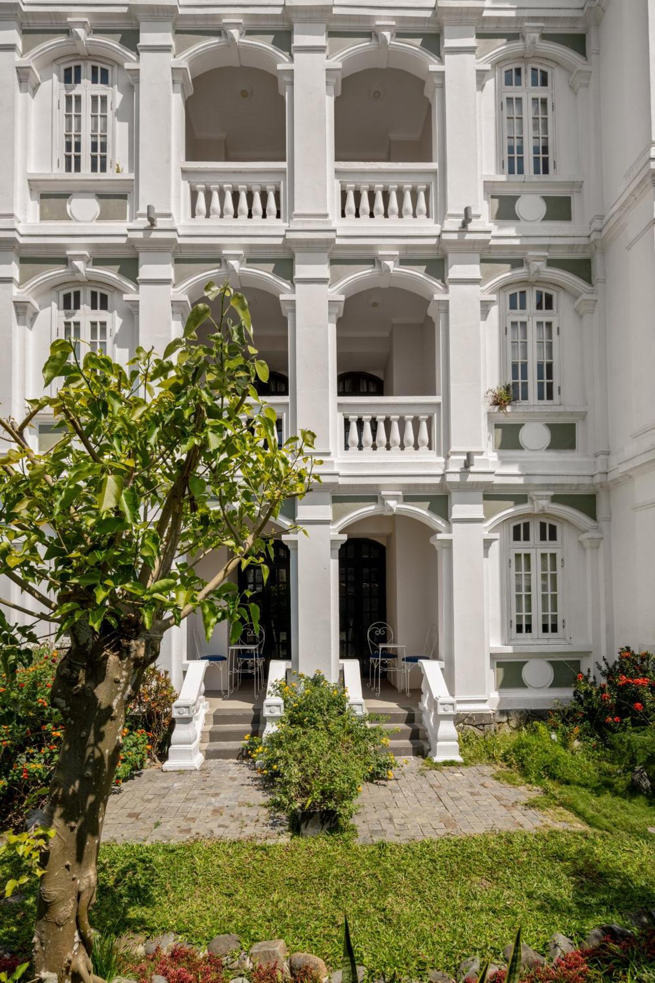 Deluxe Double or Twin Room Terrace Private Garden