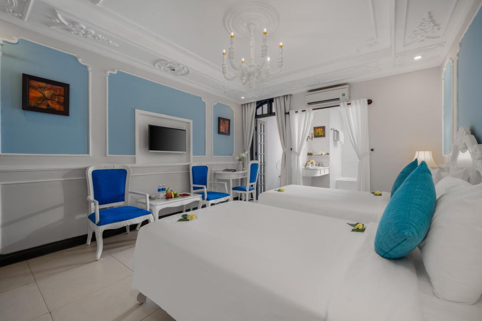 Deluxe Double or Twin Room Private Balcony City View
