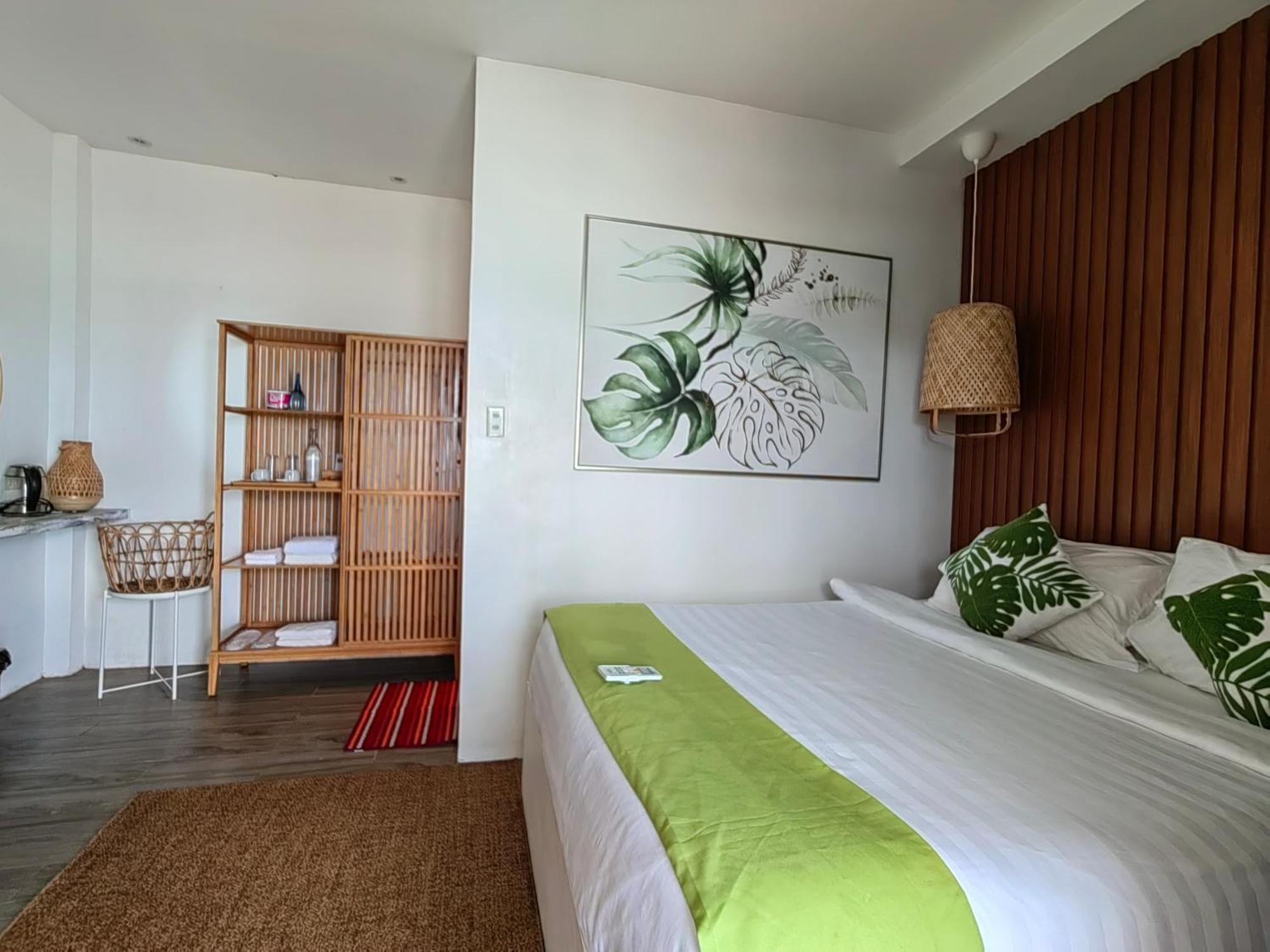 Standard Queen Room