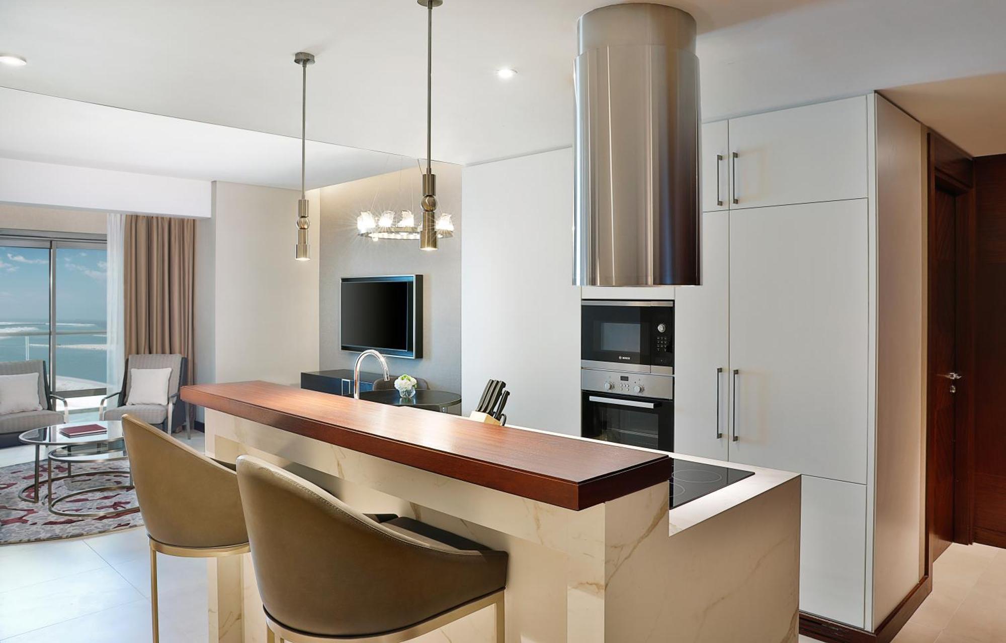 Deluxe One-Bedroom Suite with Balcony,1666071683:JPEG