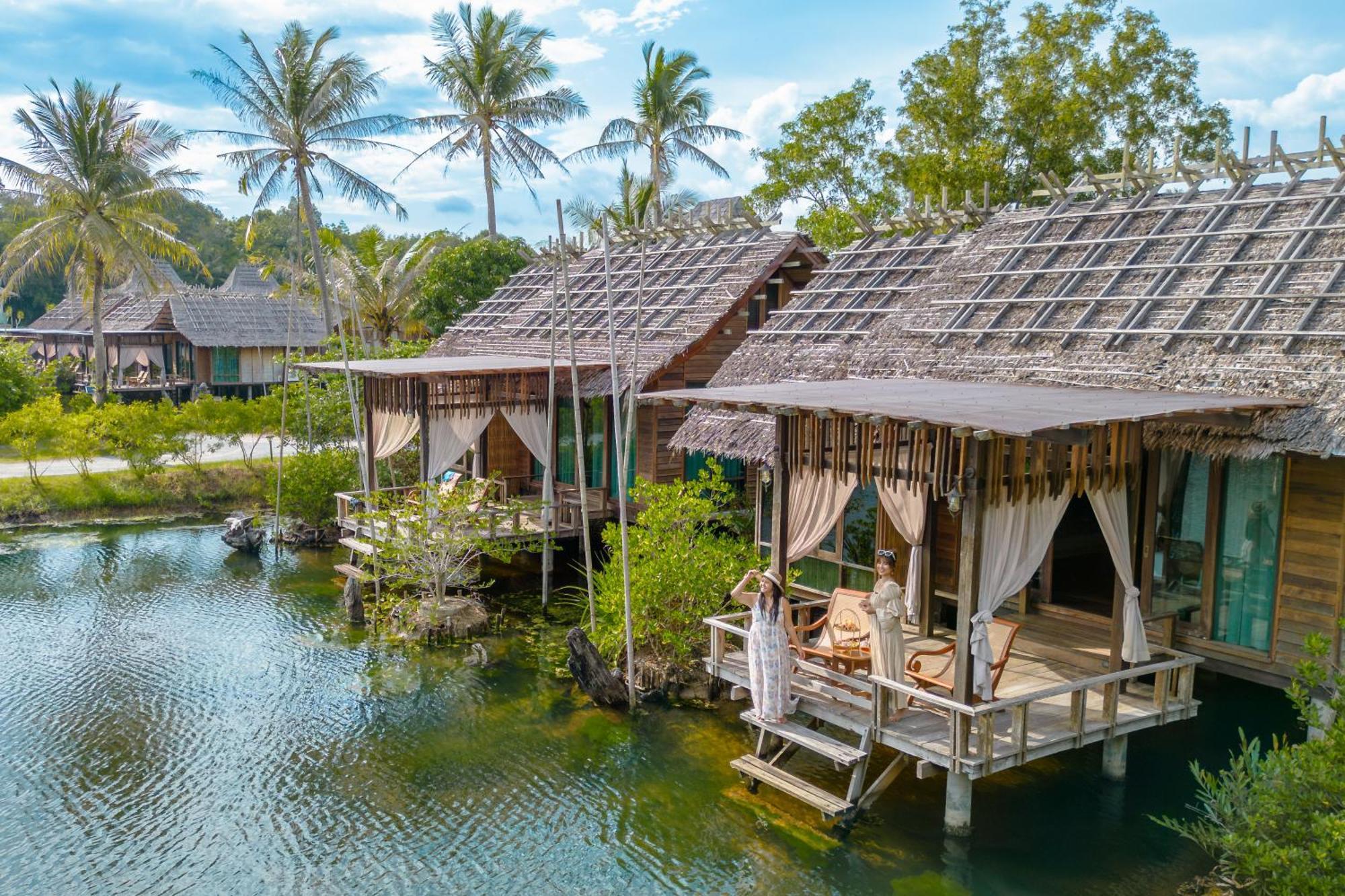 Premium Water Villa Schedule Shuttle to Ao Nang Beach or Railay Beach