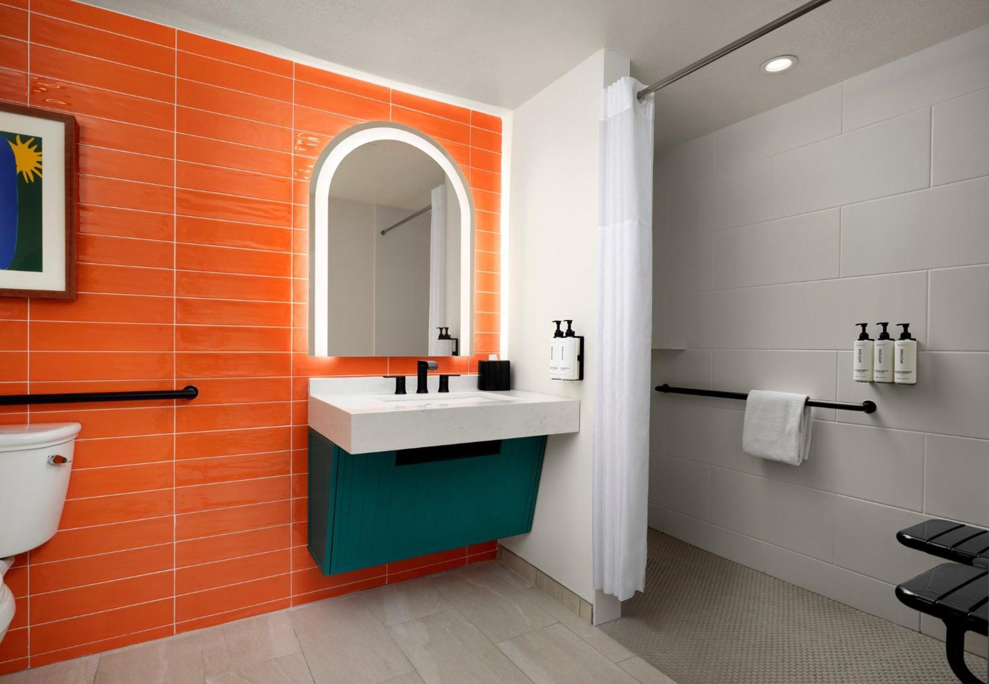 Double Room - Disability Access - Accessible Tub