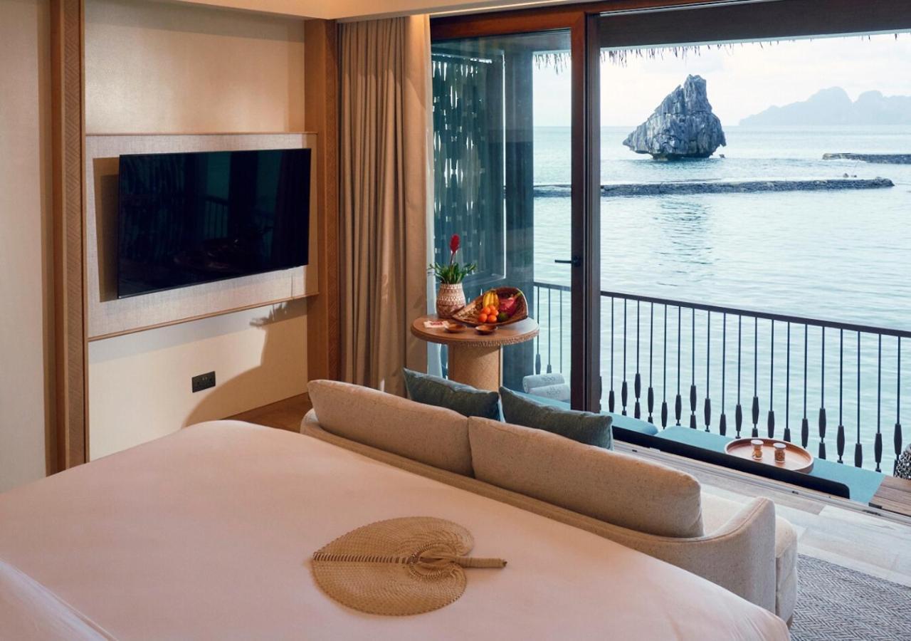 1 King Bed Water Villa