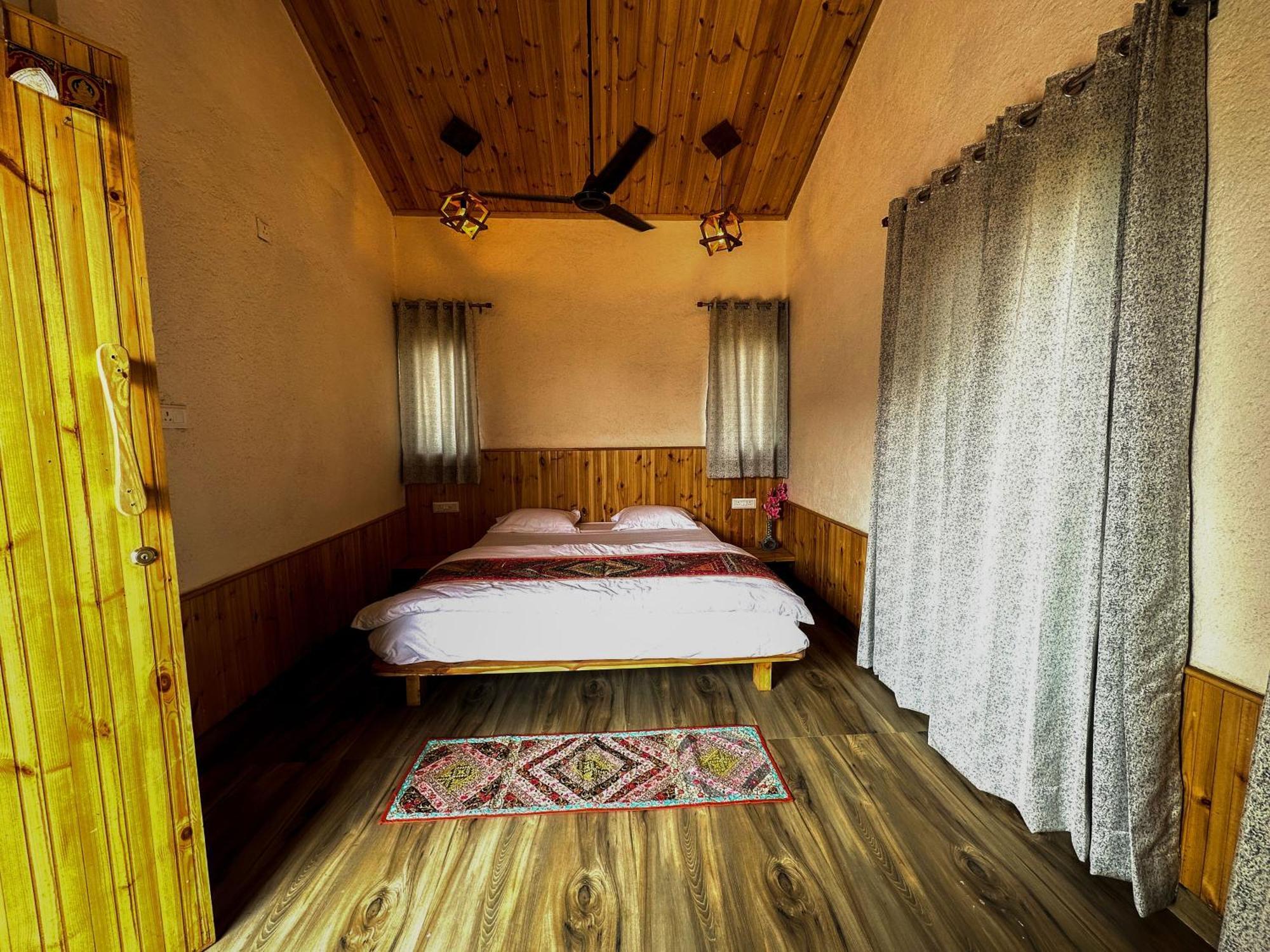 Deluxe Family Room,1667760733:JPEG