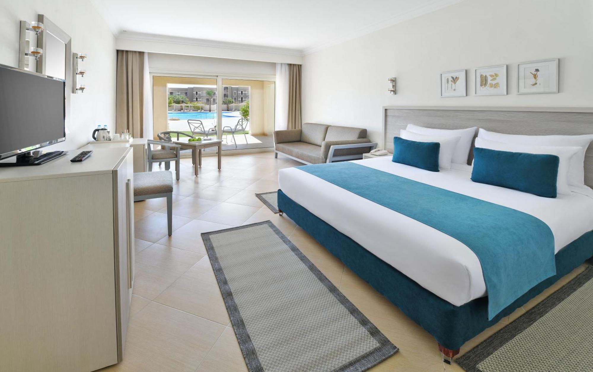 Deluxe Family King Bed Pool View