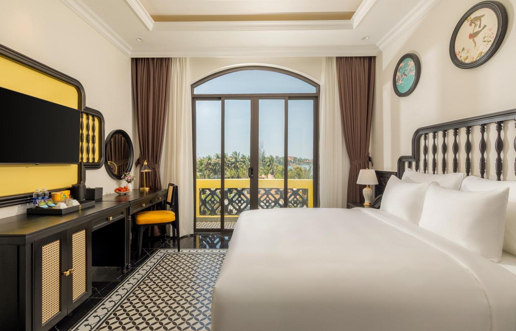 Premier Pool View Room