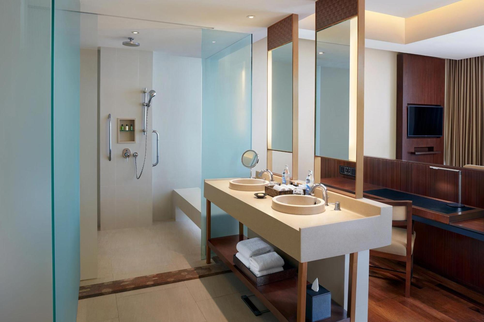 Ocean One-Bedroom Queen Suite Two Queen Beds Sofa Bed Terrace