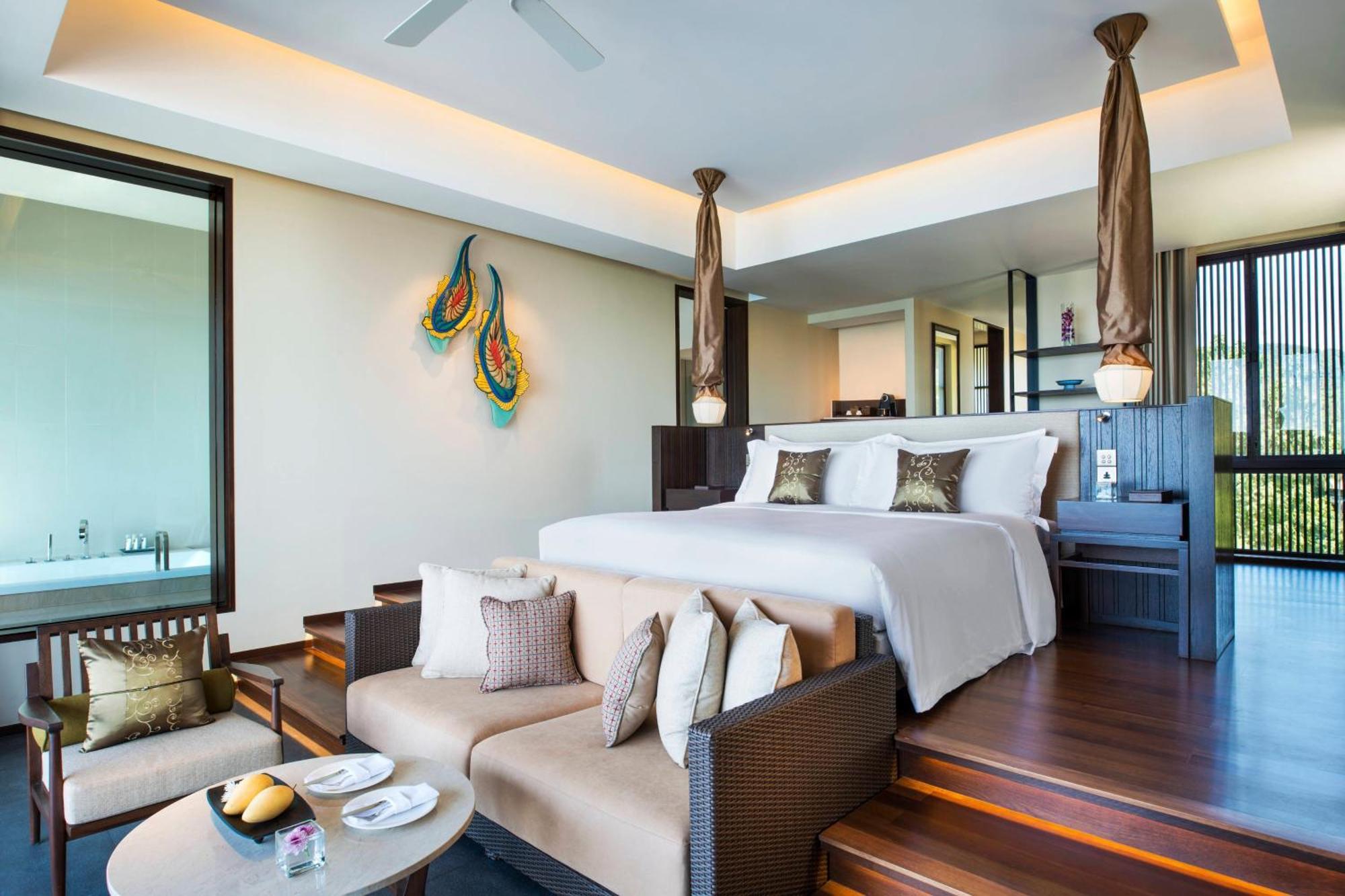 Grand Pool Suite Suite 1 King Sofa bed Ocean view