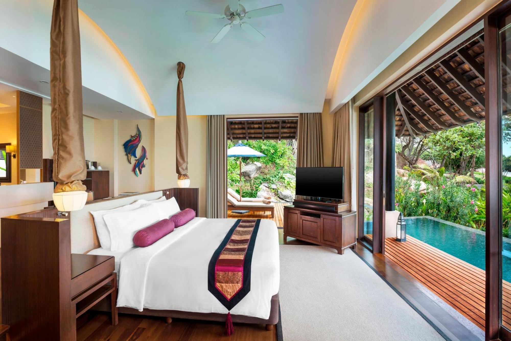 Tropical Pool Villa 1 King Sofa bed