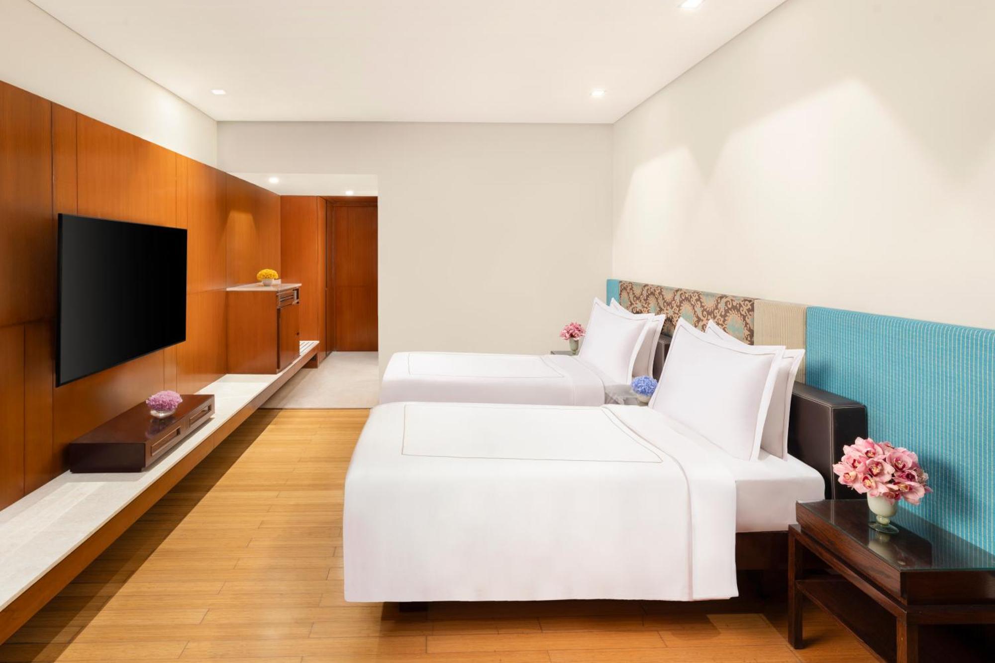Deluxe Room Twin Bed - Enjoy Happy Hours with 1+1 offer on Alcoholic Beverage